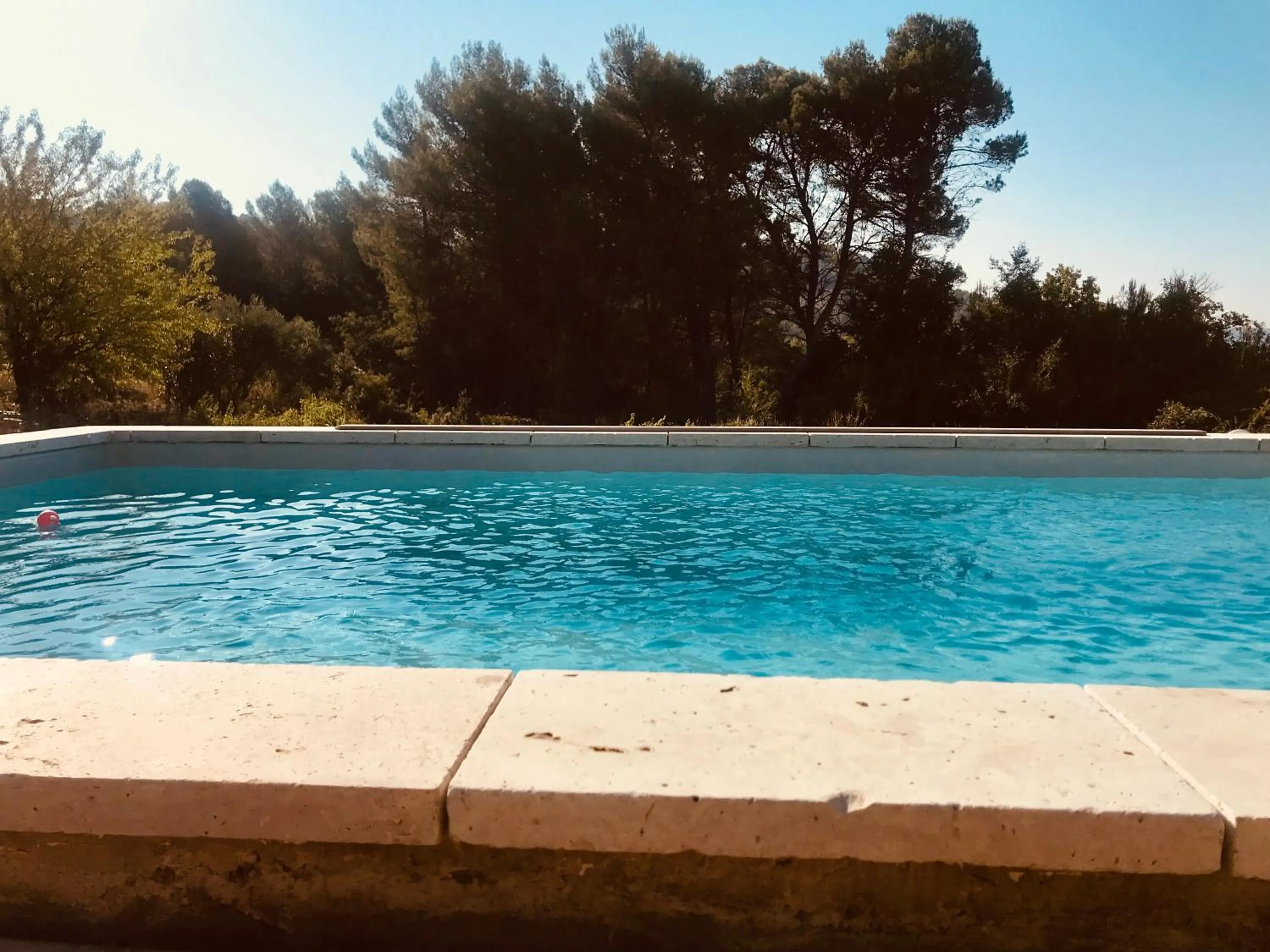 Swimming pool in Locations insolites "vie en plein air" cabane et tipi Bastide Bellugue maison d'hôtes reseau Bienvenue à la ferme à 3 mn de lourmarin