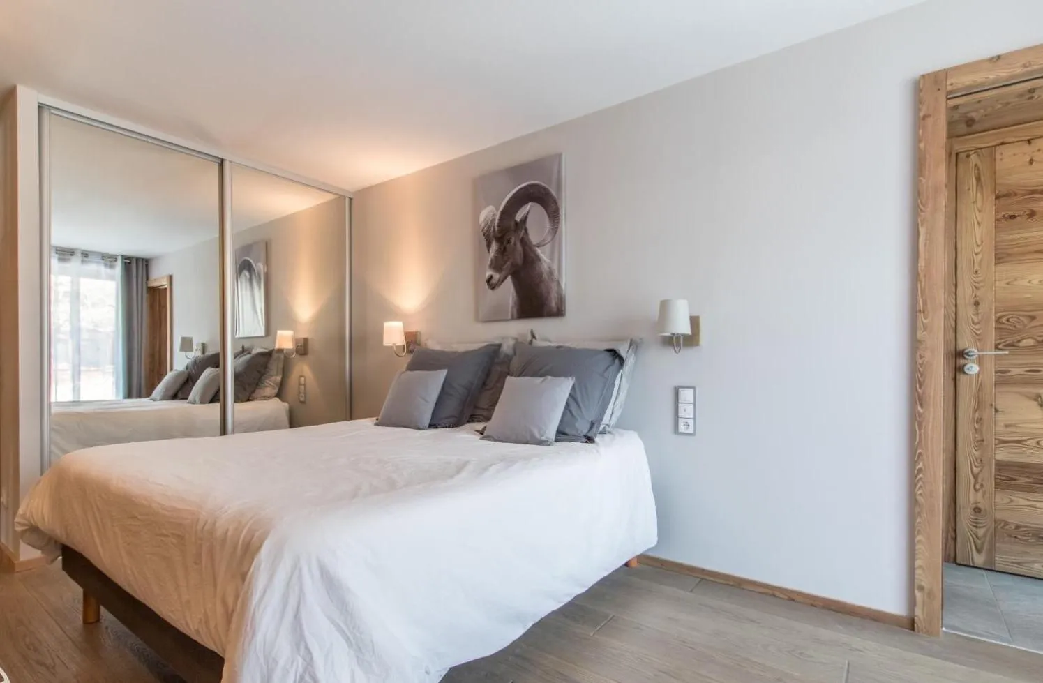 Photo of the whole room in chalet des grands bois