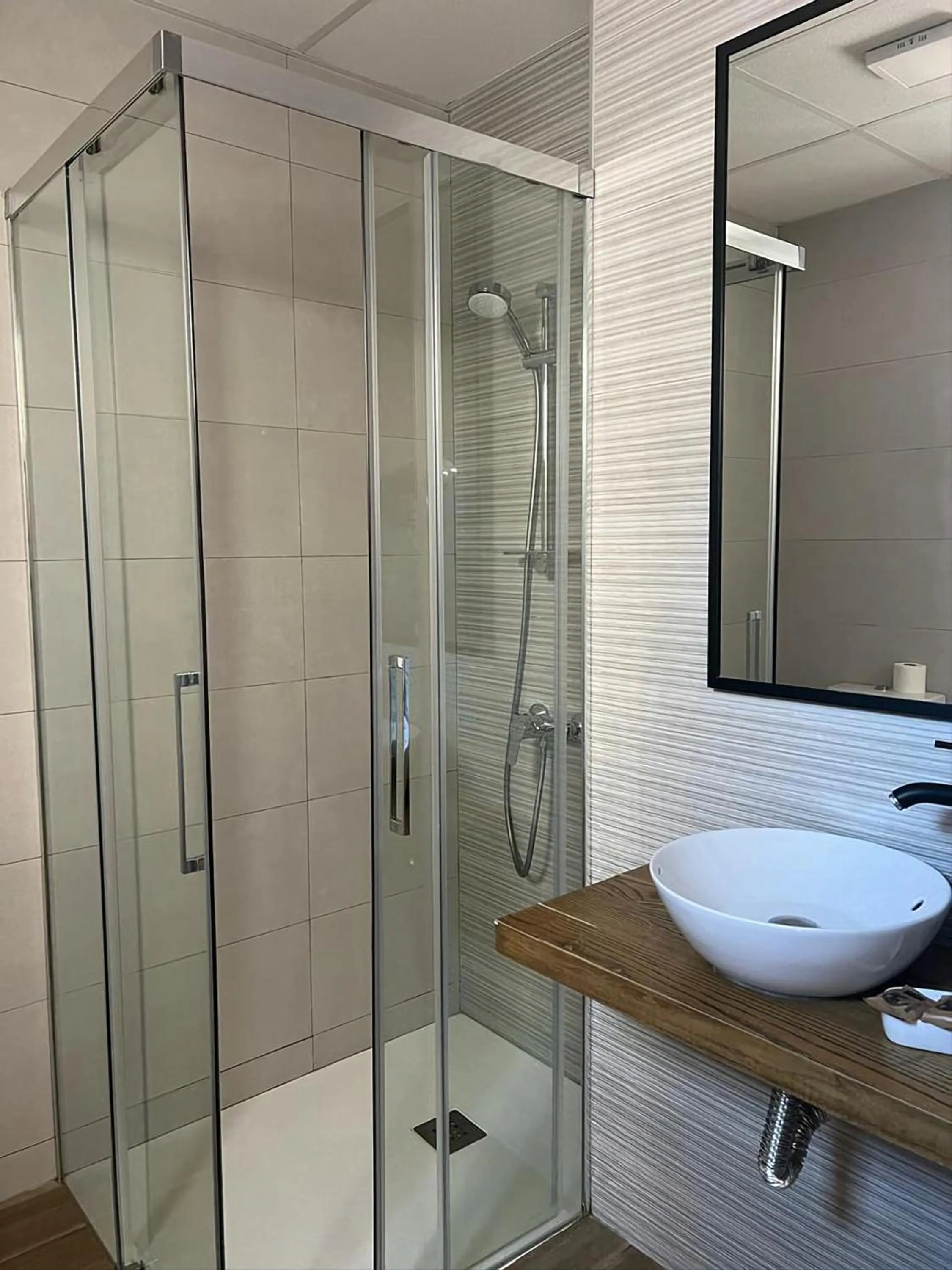 Shower in GBH Hotel-Apartamentos Caballito de Mar