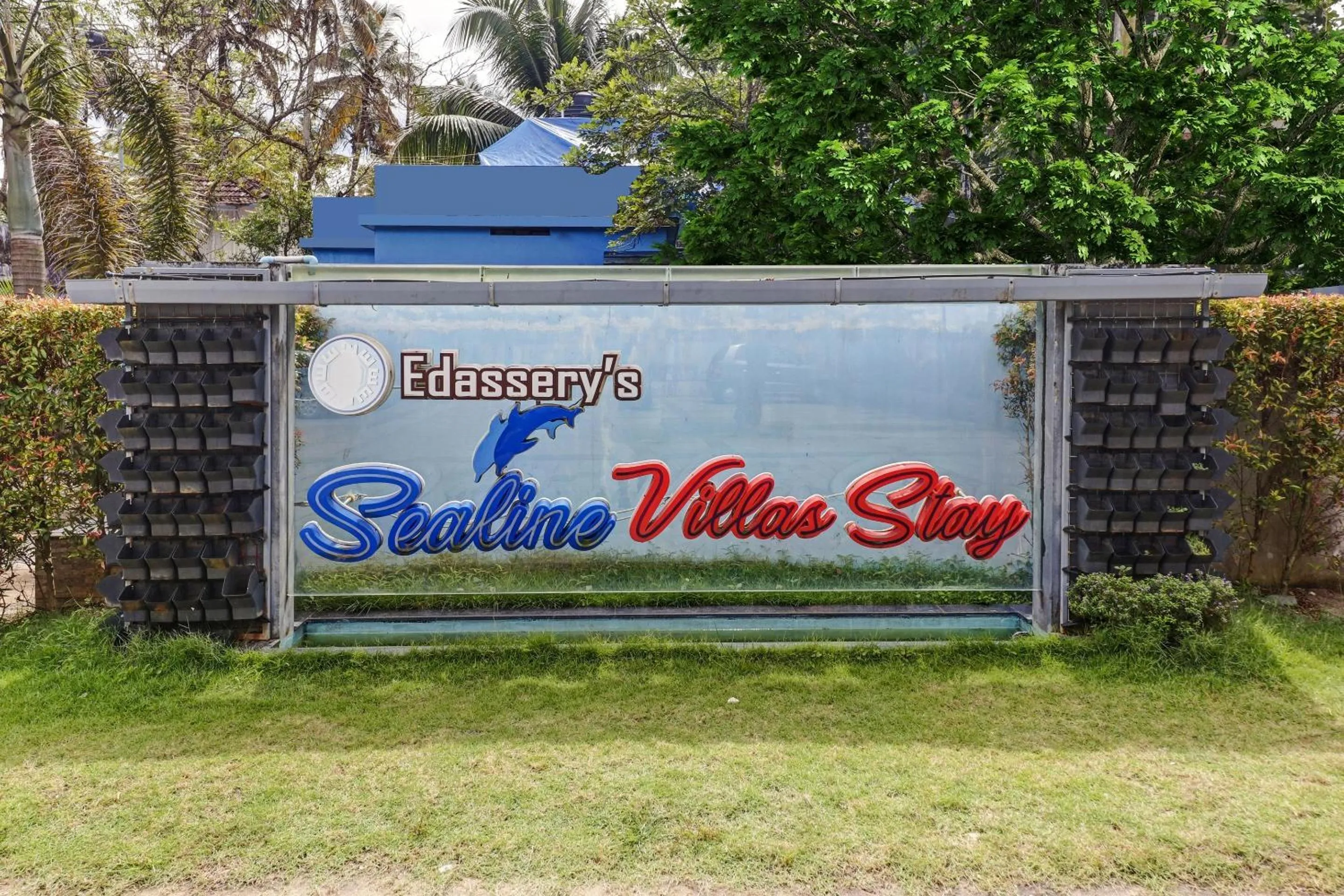 Facade/entrance in Super OAK Edassery's Sealine Villa Stay