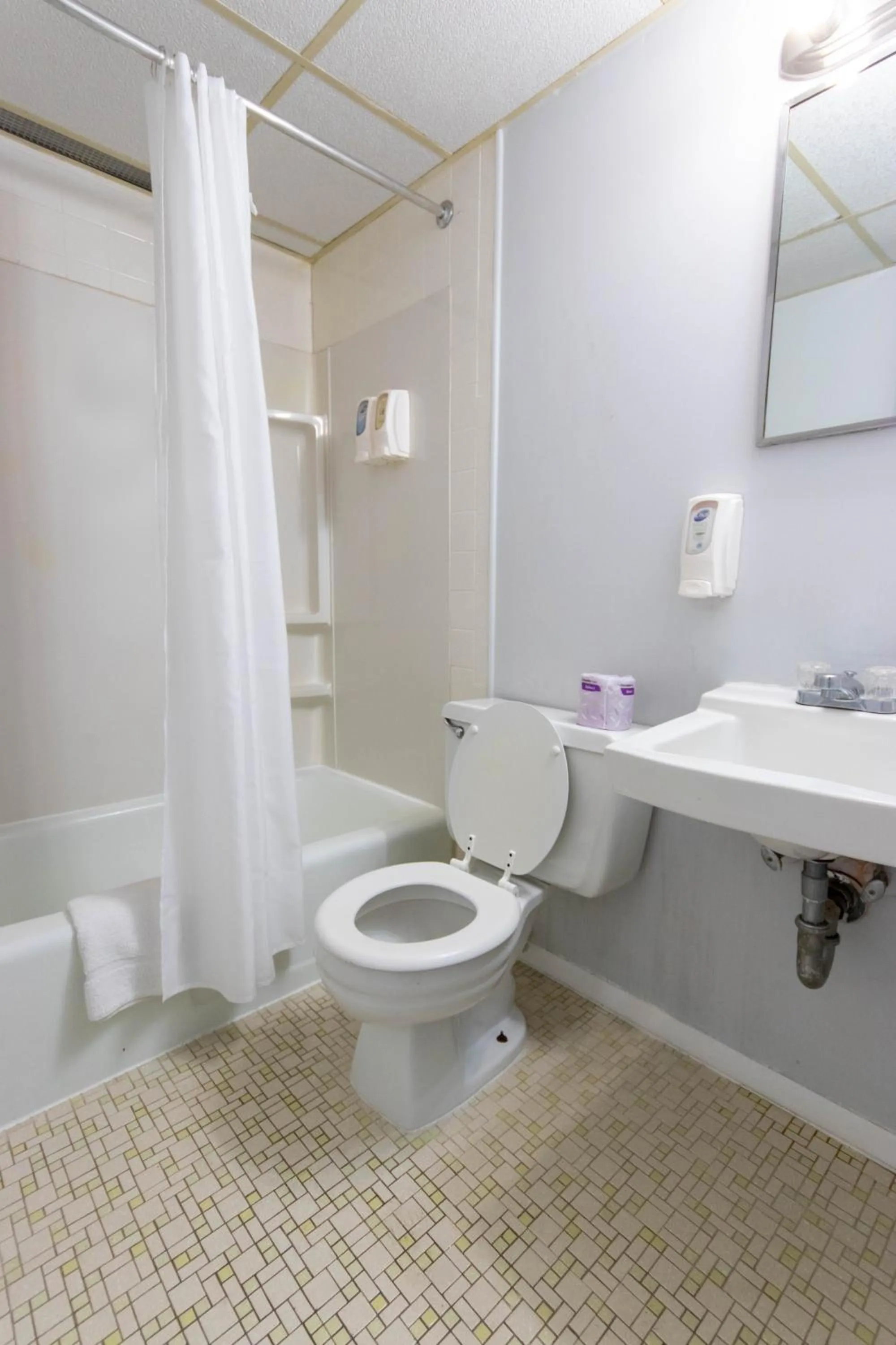 Bathroom in Rideau Oceanfront Motel