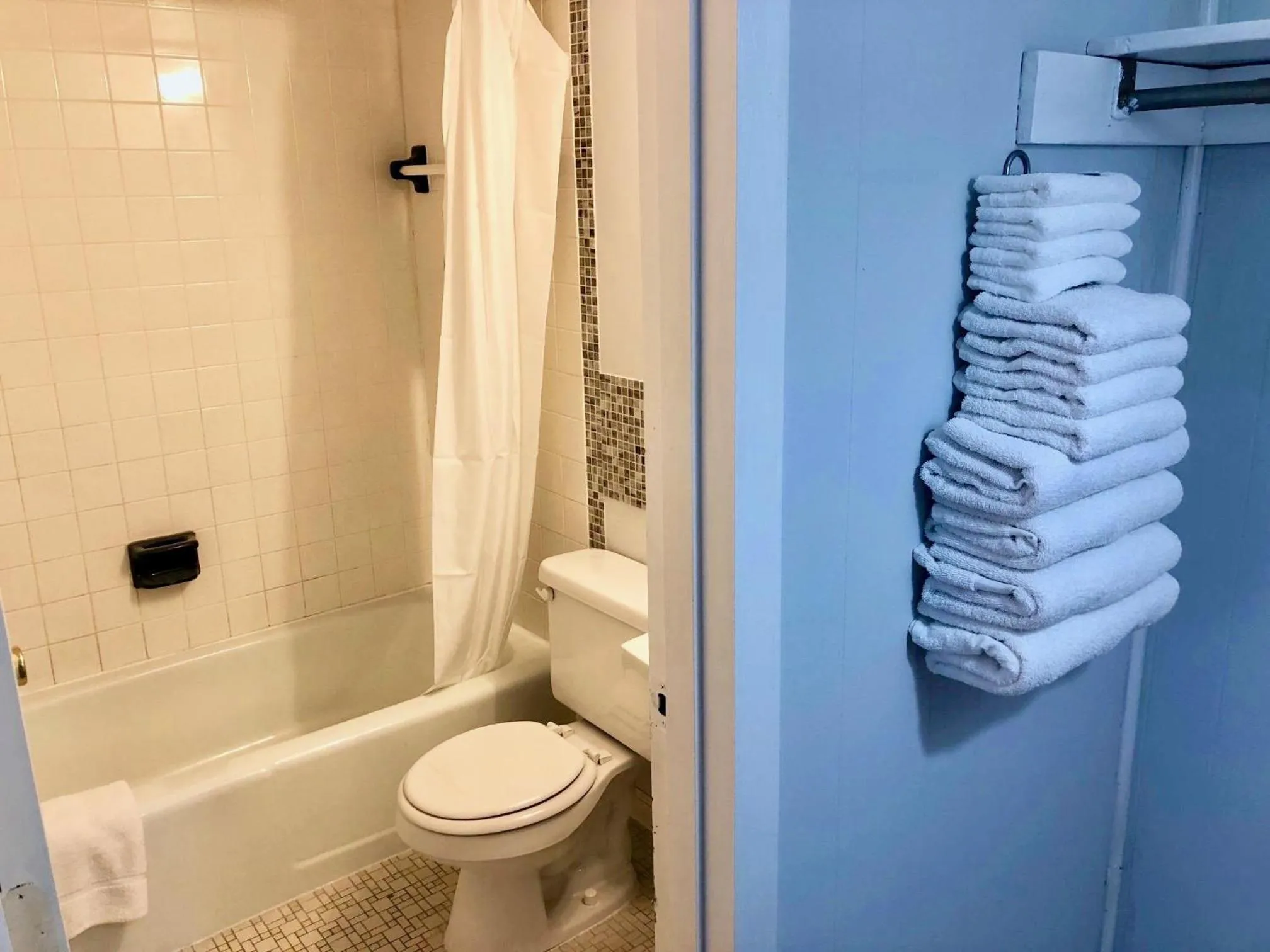 Bathroom in Rideau Oceanfront Motel