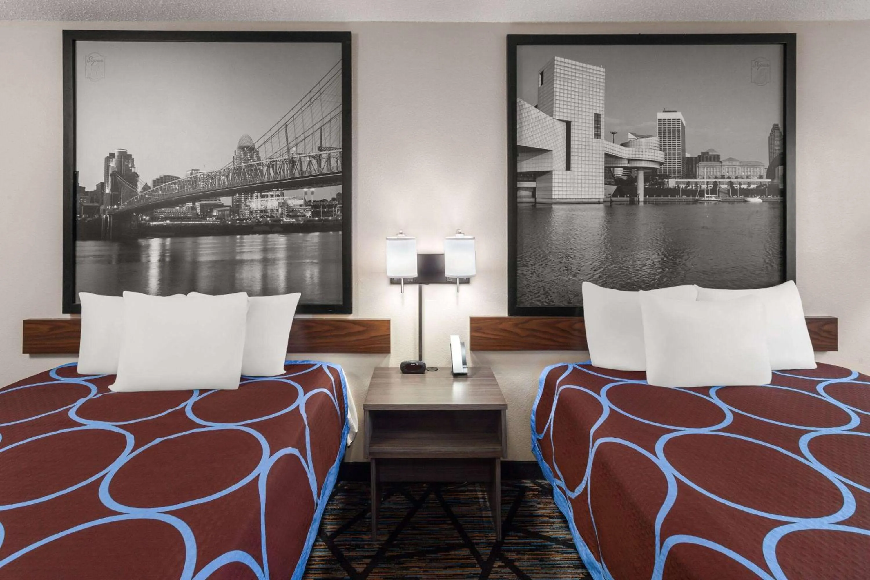 Photo of the whole room, Bed in Super 8 by Wyndham Mt. Vernon