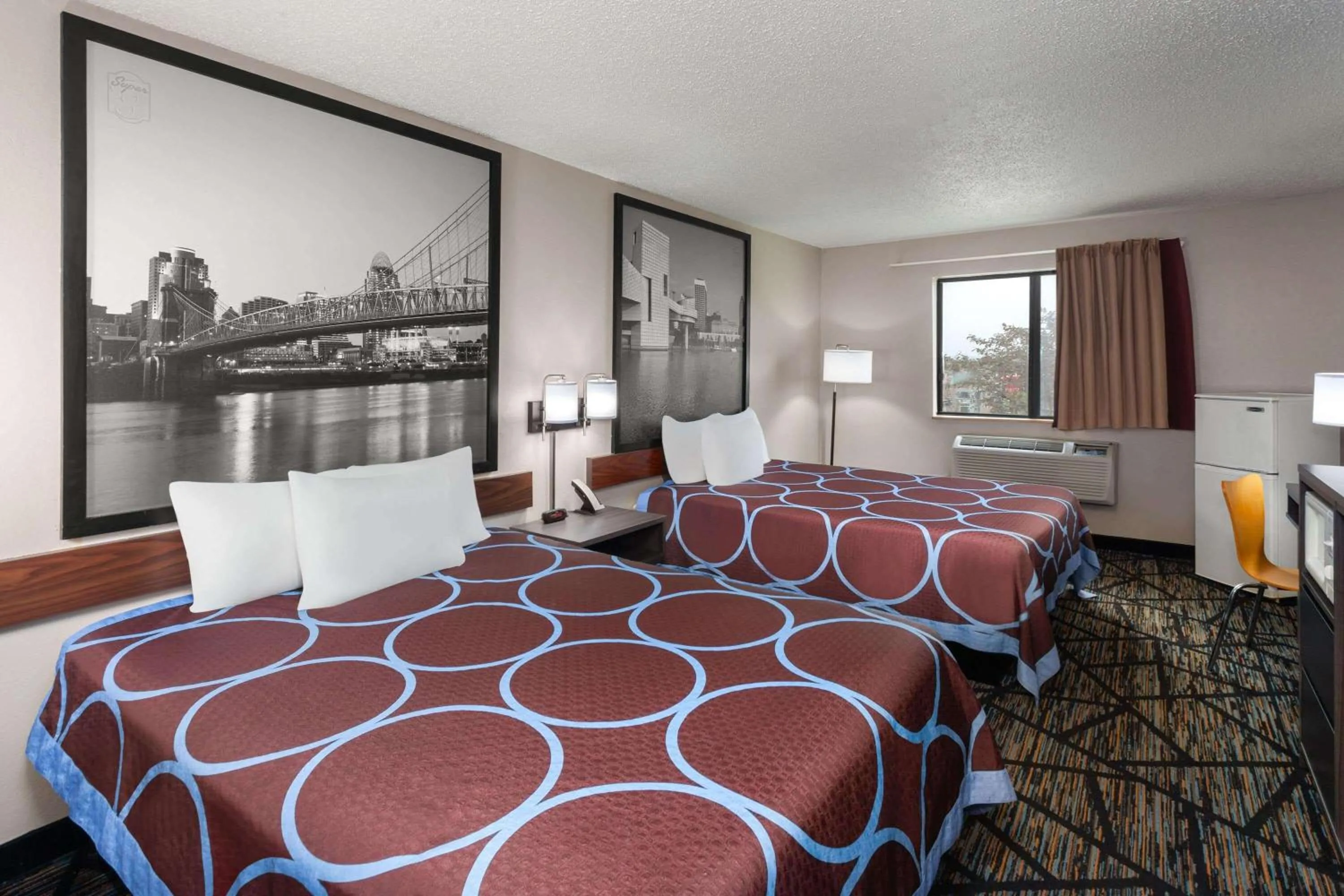 Photo of the whole room, Bed in Super 8 by Wyndham Mt. Vernon