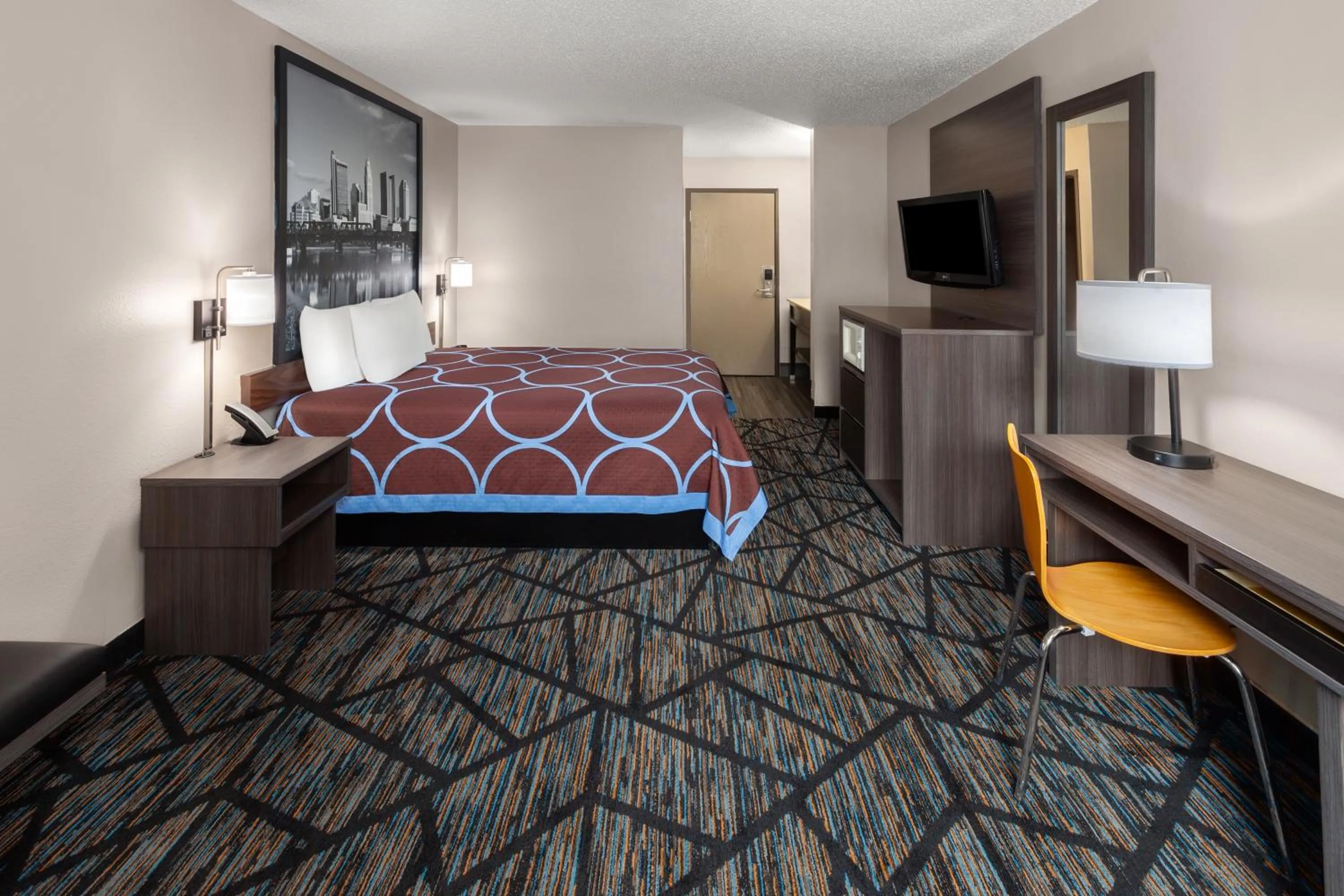 Photo of the whole room, Bed in Super 8 by Wyndham Mt. Vernon