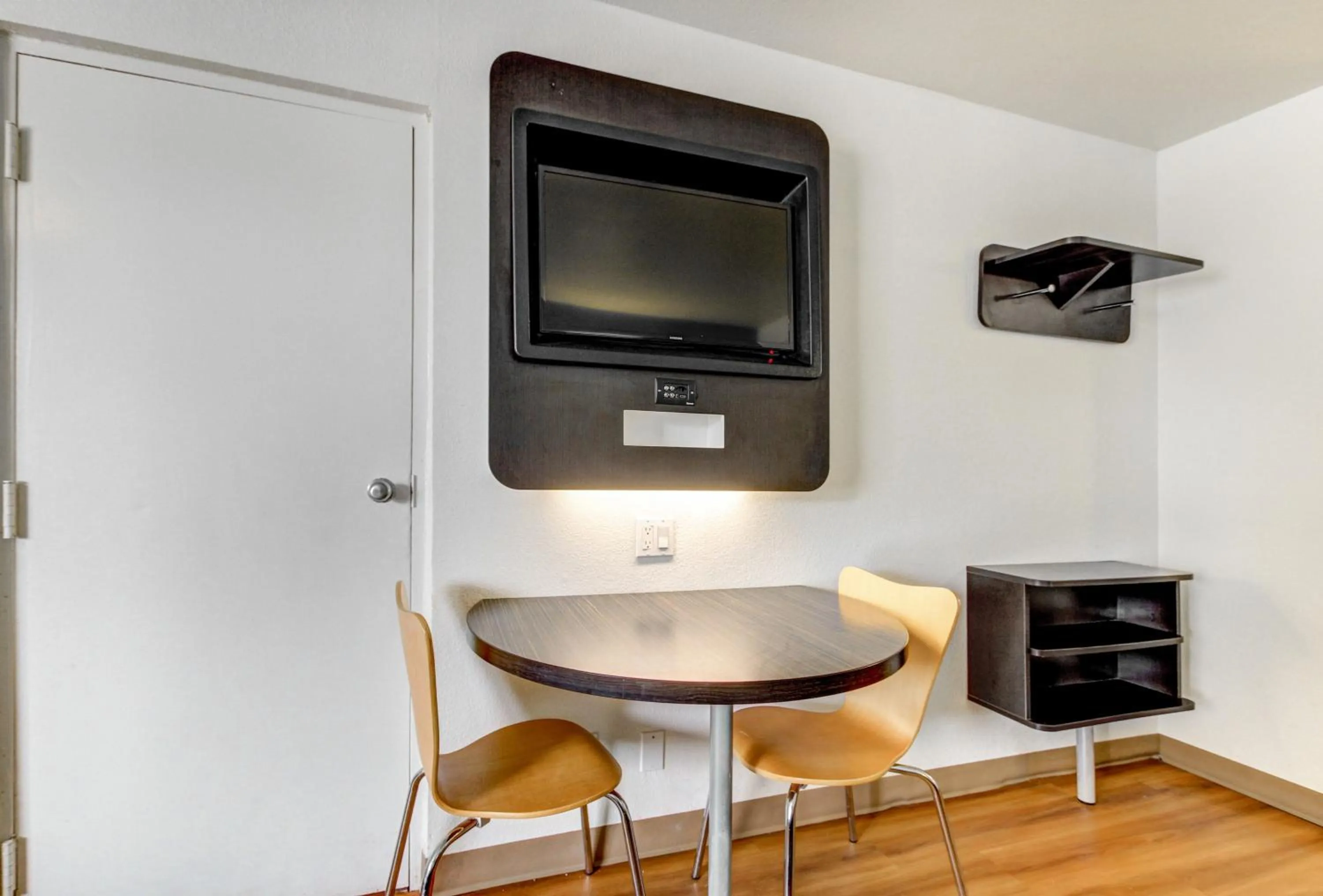 TV and multimedia in Motel 6 Waco - Lacy Lakeview