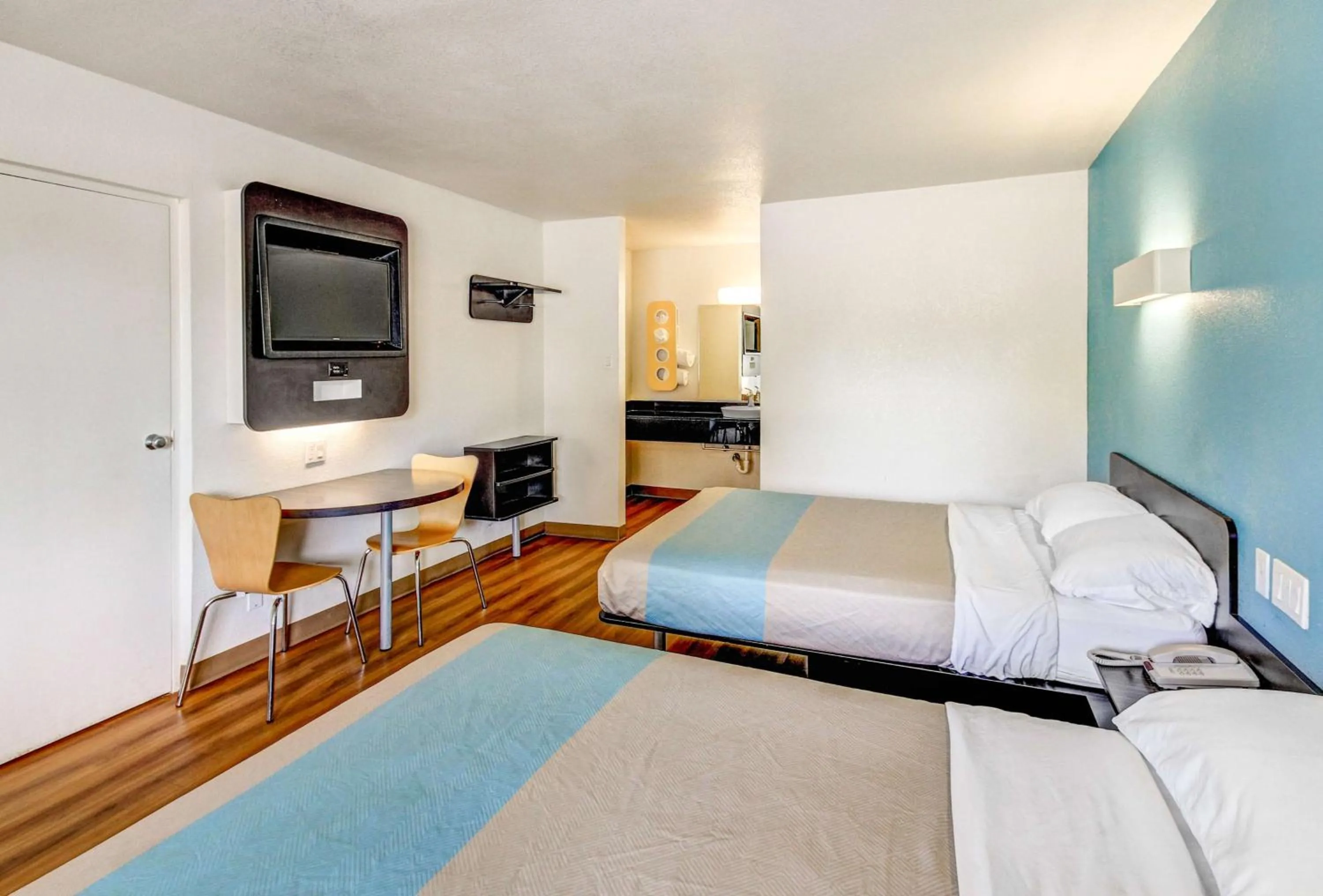TV and multimedia, Bed in Motel 6 Waco - Lacy Lakeview