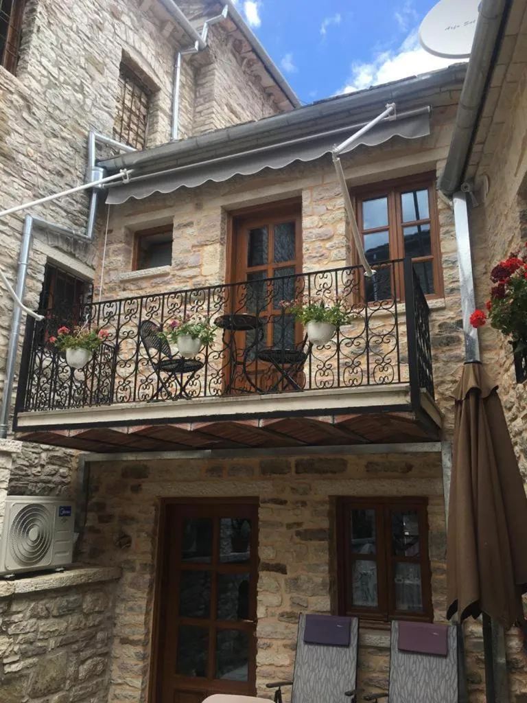 Property building in Argjiro Traditional