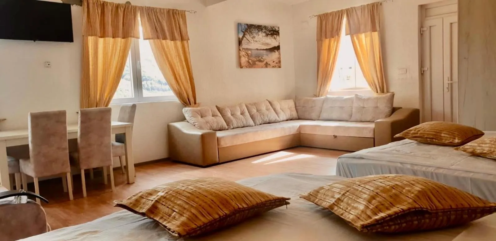 Bed in Bali Mountain resort Montenegro