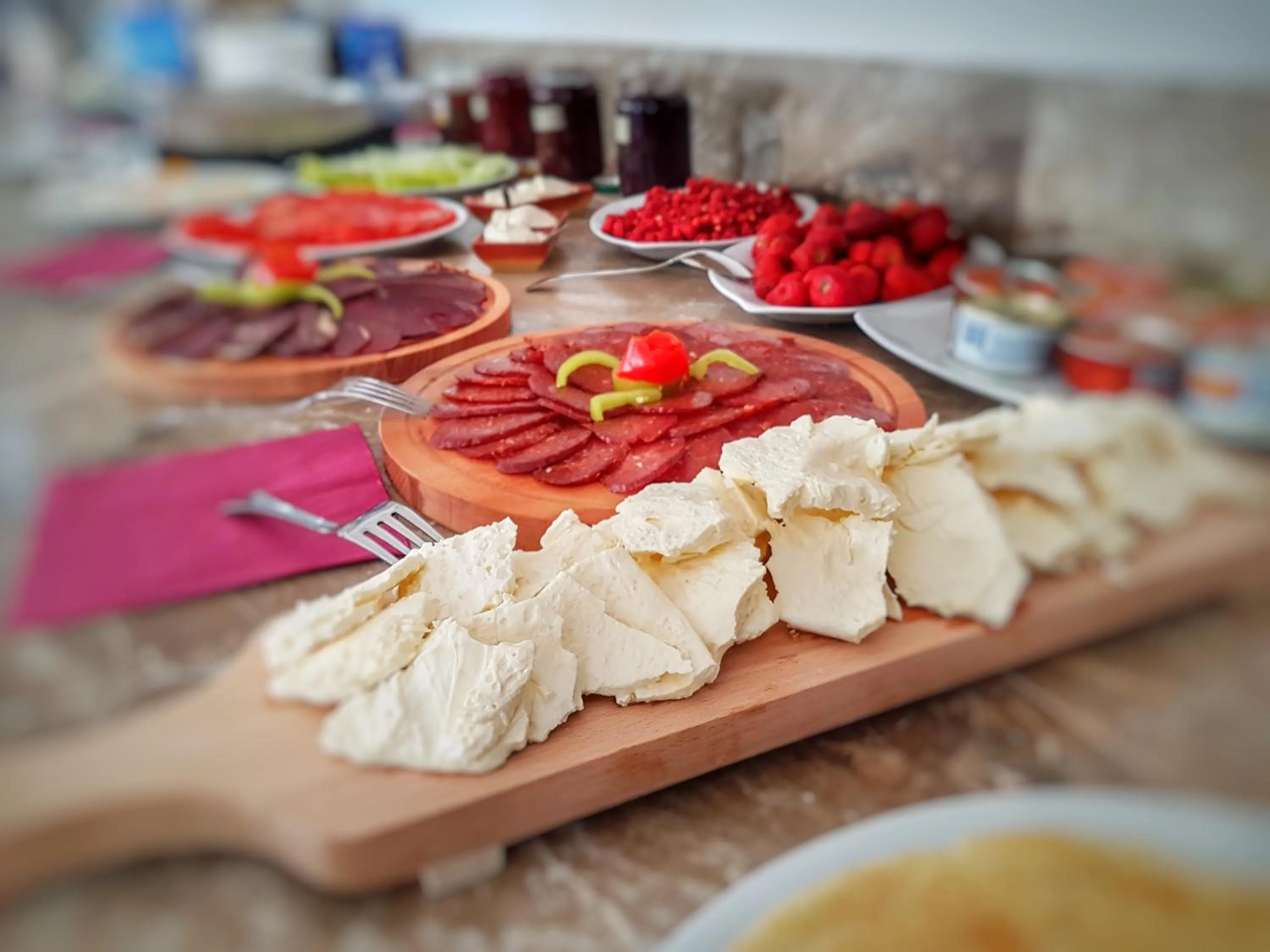 Restaurant/places to eat in Bali Mountain resort Montenegro