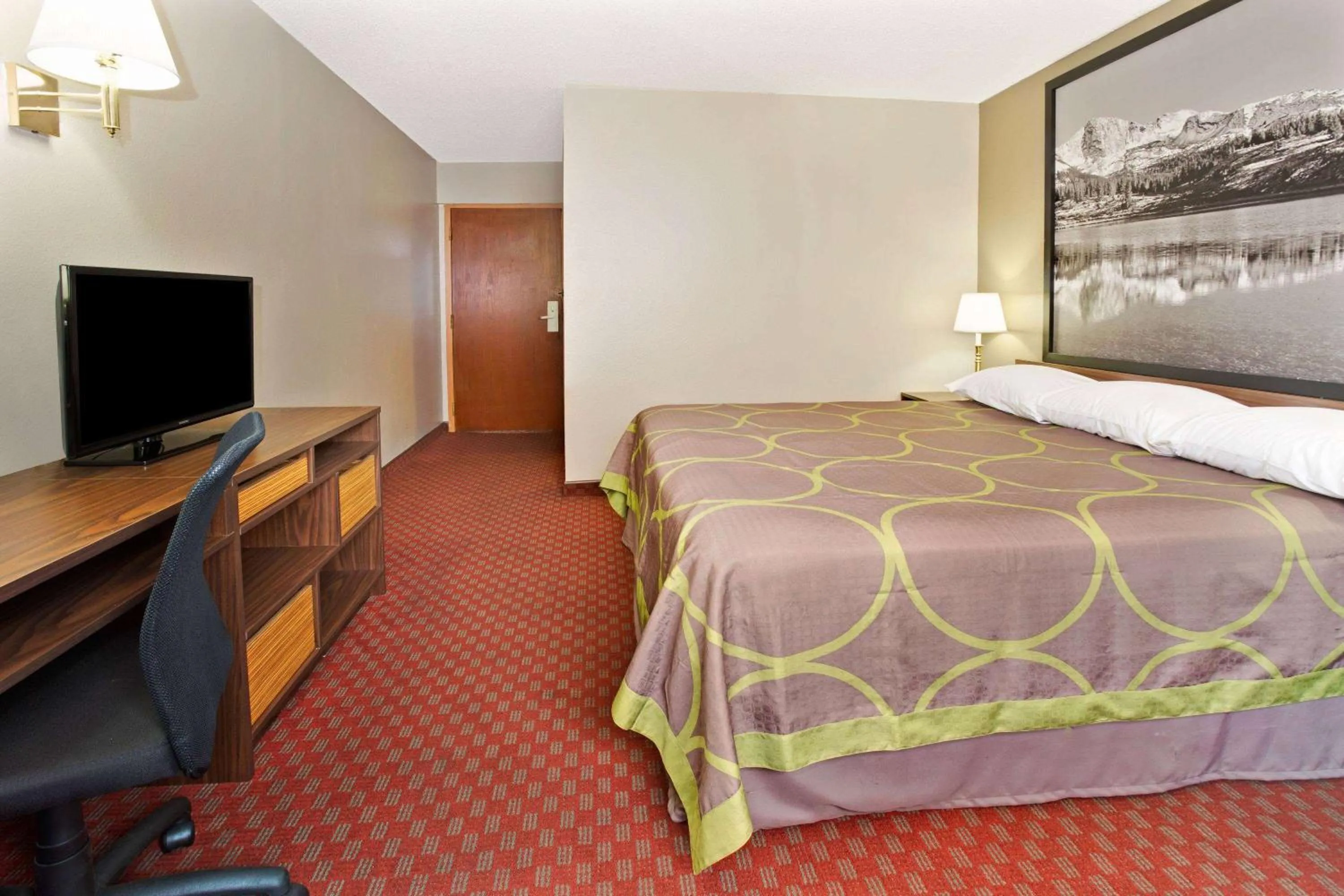 Photo of the whole room, Bed in Super 8 by Wyndham Longmont/Del Camino
