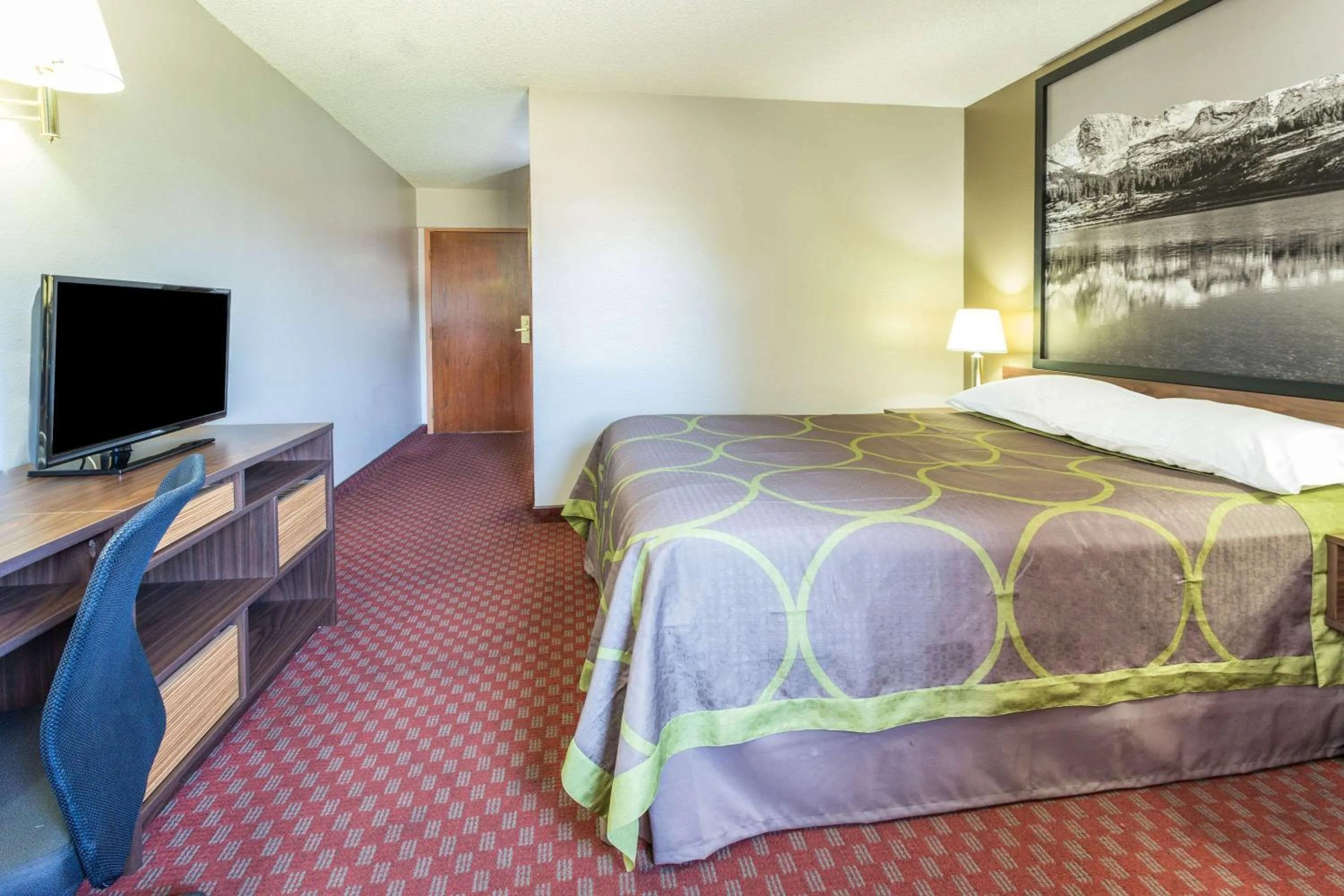 Photo of the whole room, Bed in Super 8 by Wyndham Longmont/Del Camino
