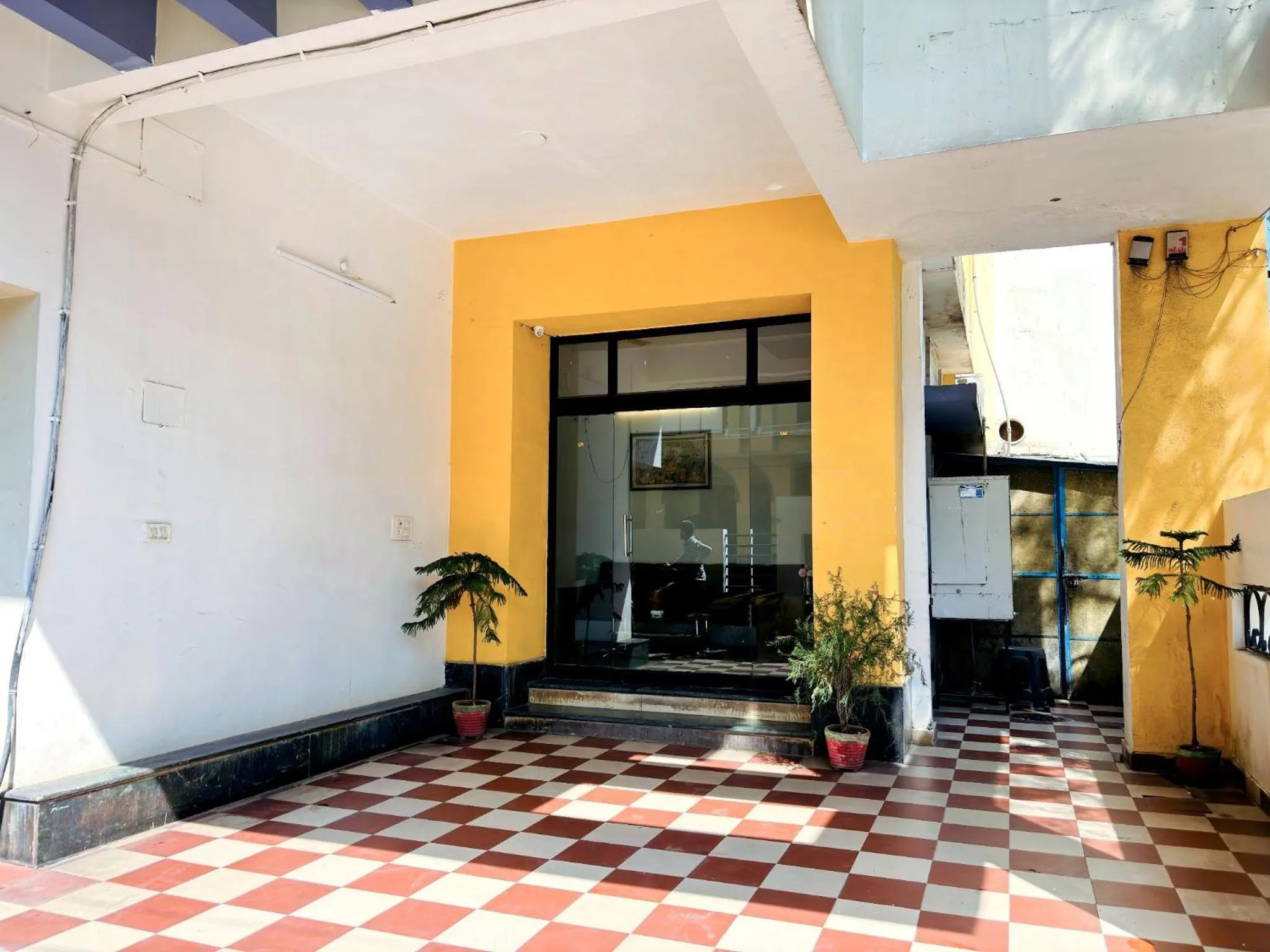 Facade/entrance in Hotel Sunrise Inn