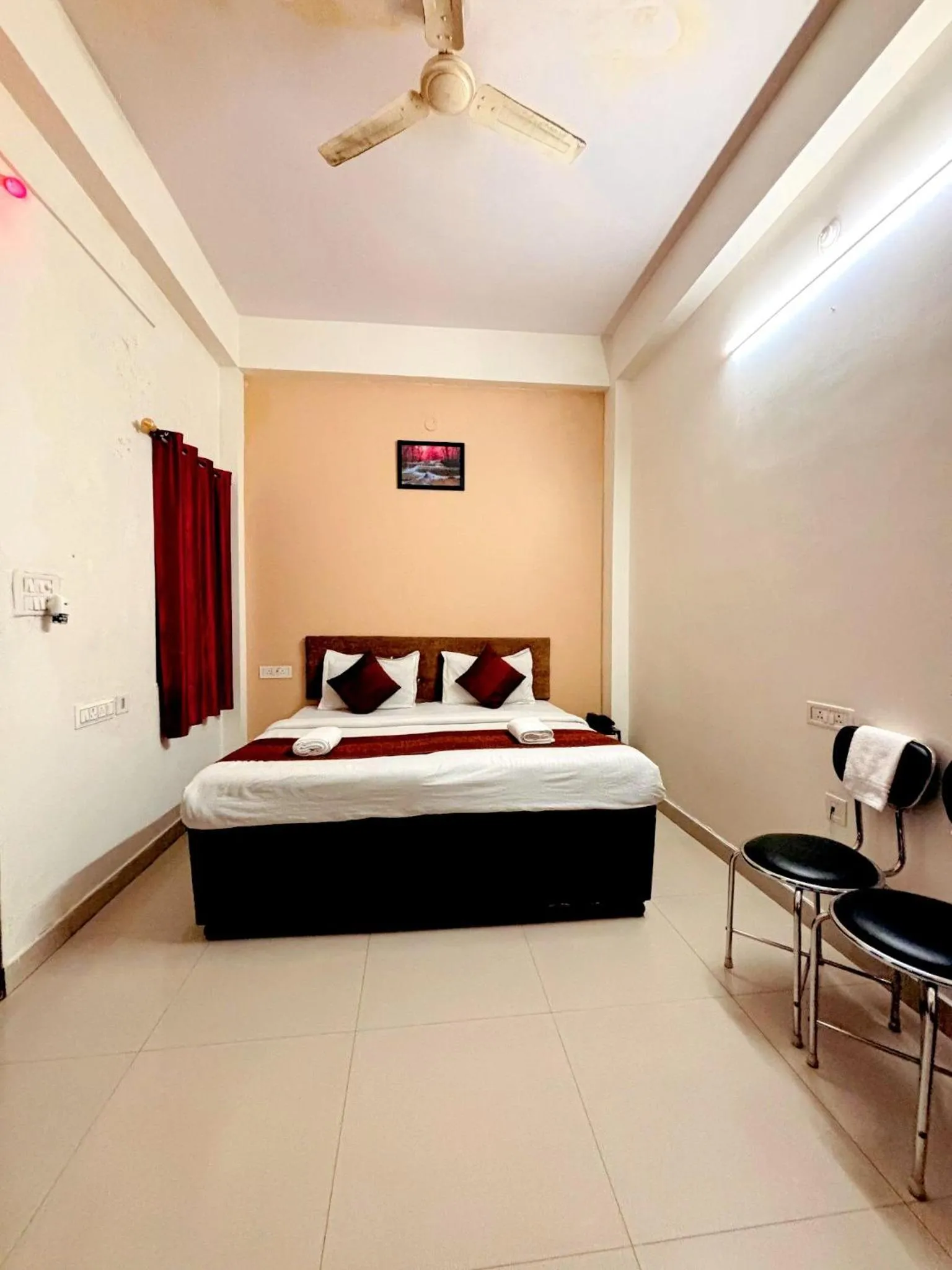 Bed in Hotel Sunrise Inn