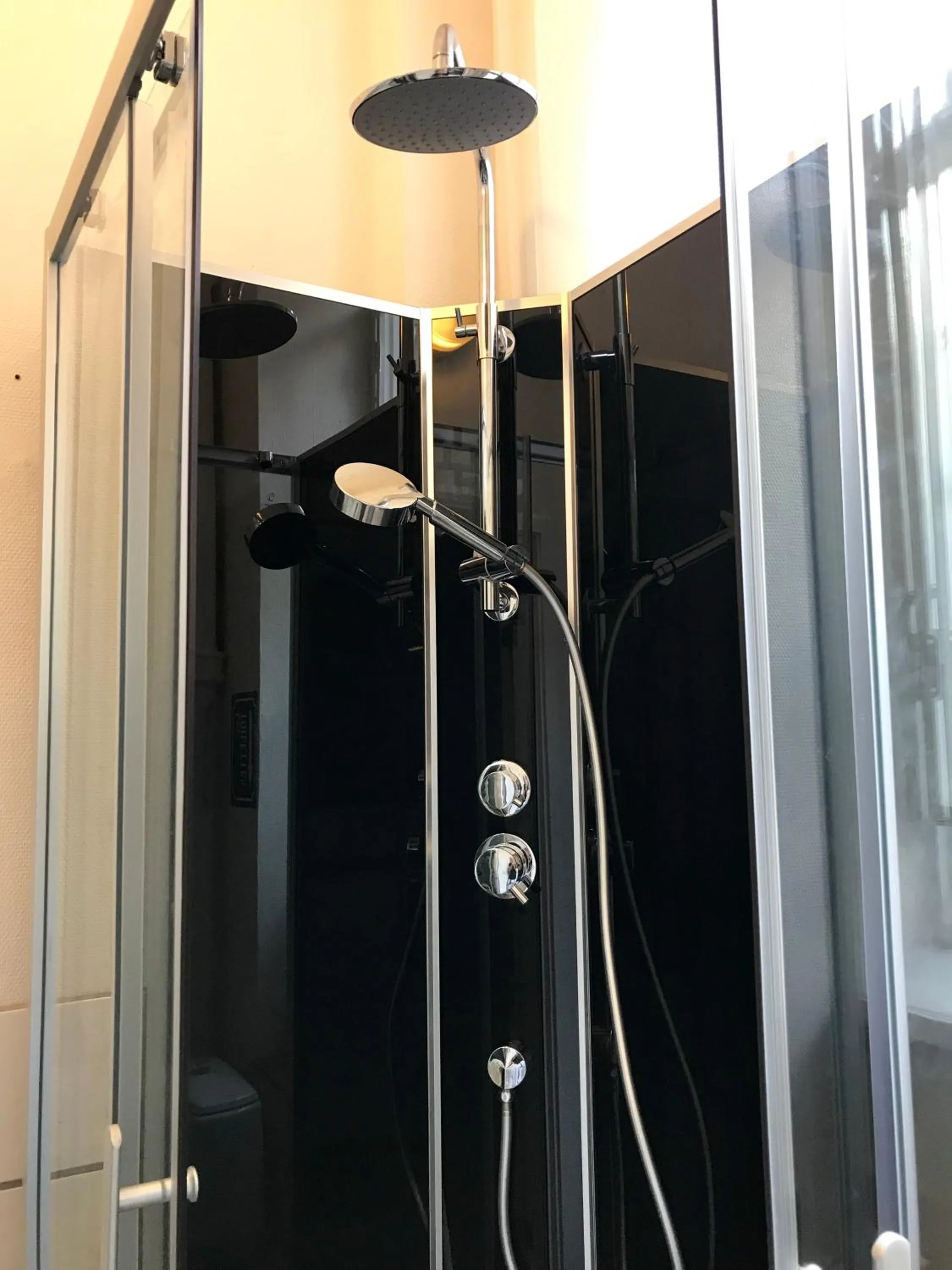 Bathroom in Kungsgatans Gryta & Hotell