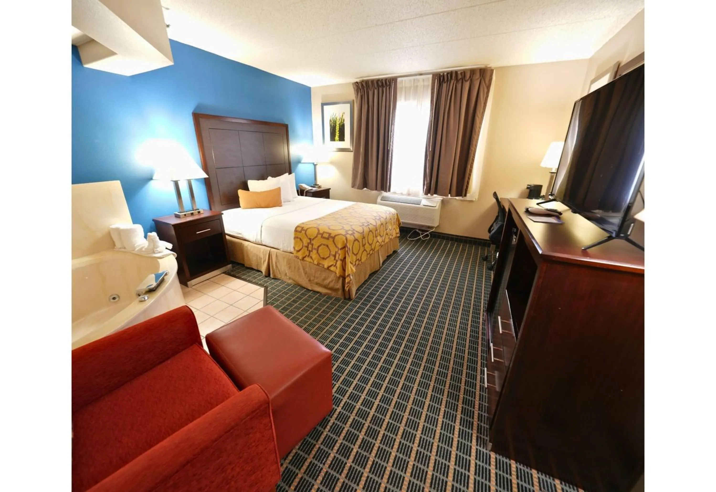 Photo of the whole room, Bed in Baymont by Wyndham Marshalltown