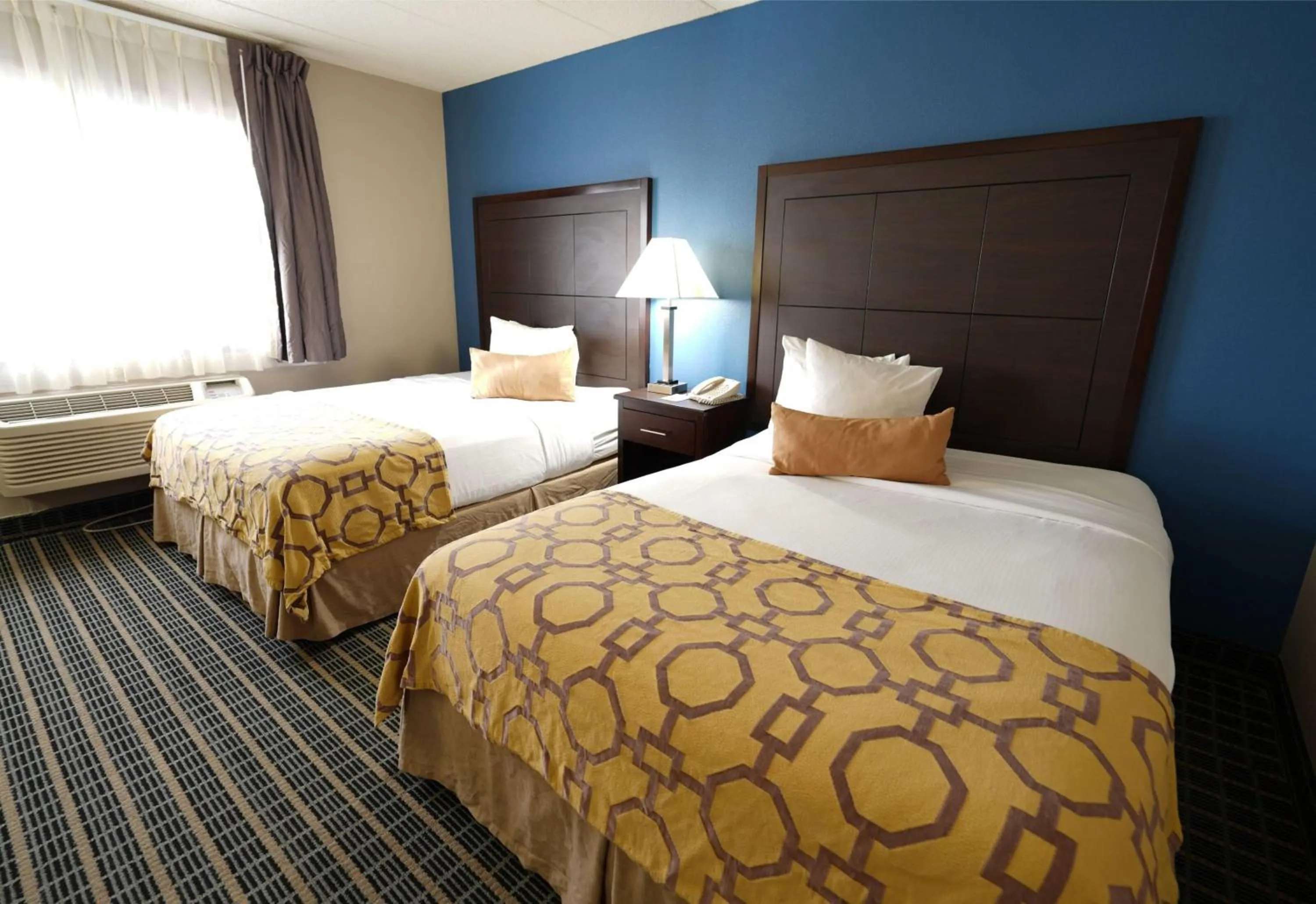 Photo of the whole room, Bed in Baymont by Wyndham Marshalltown