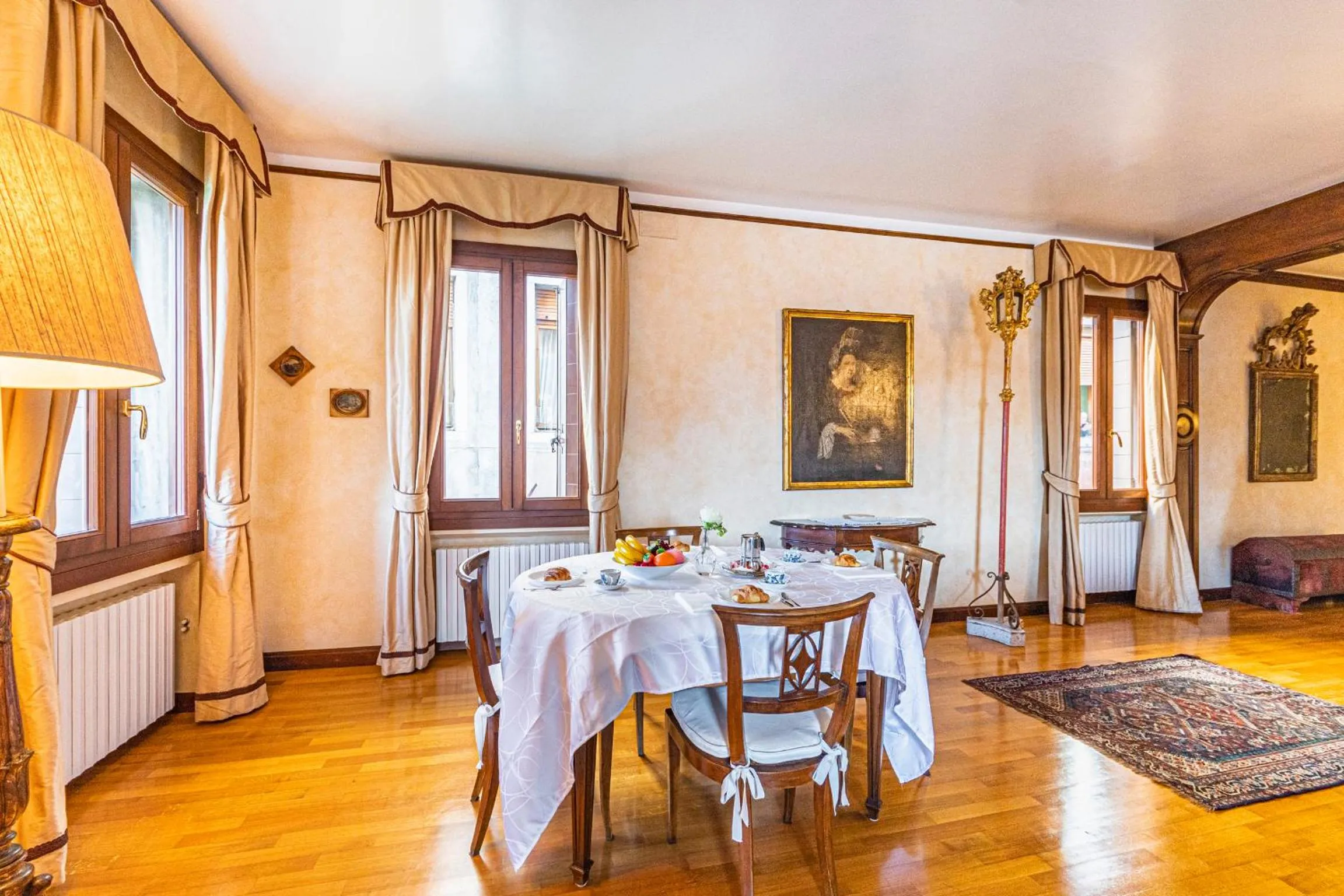 Dining area in Ca' Pellegrini Luxury Grand Canal