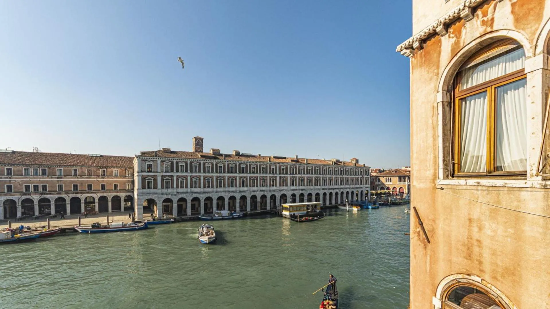 City view in Ca' Pellegrini Luxury Grand Canal