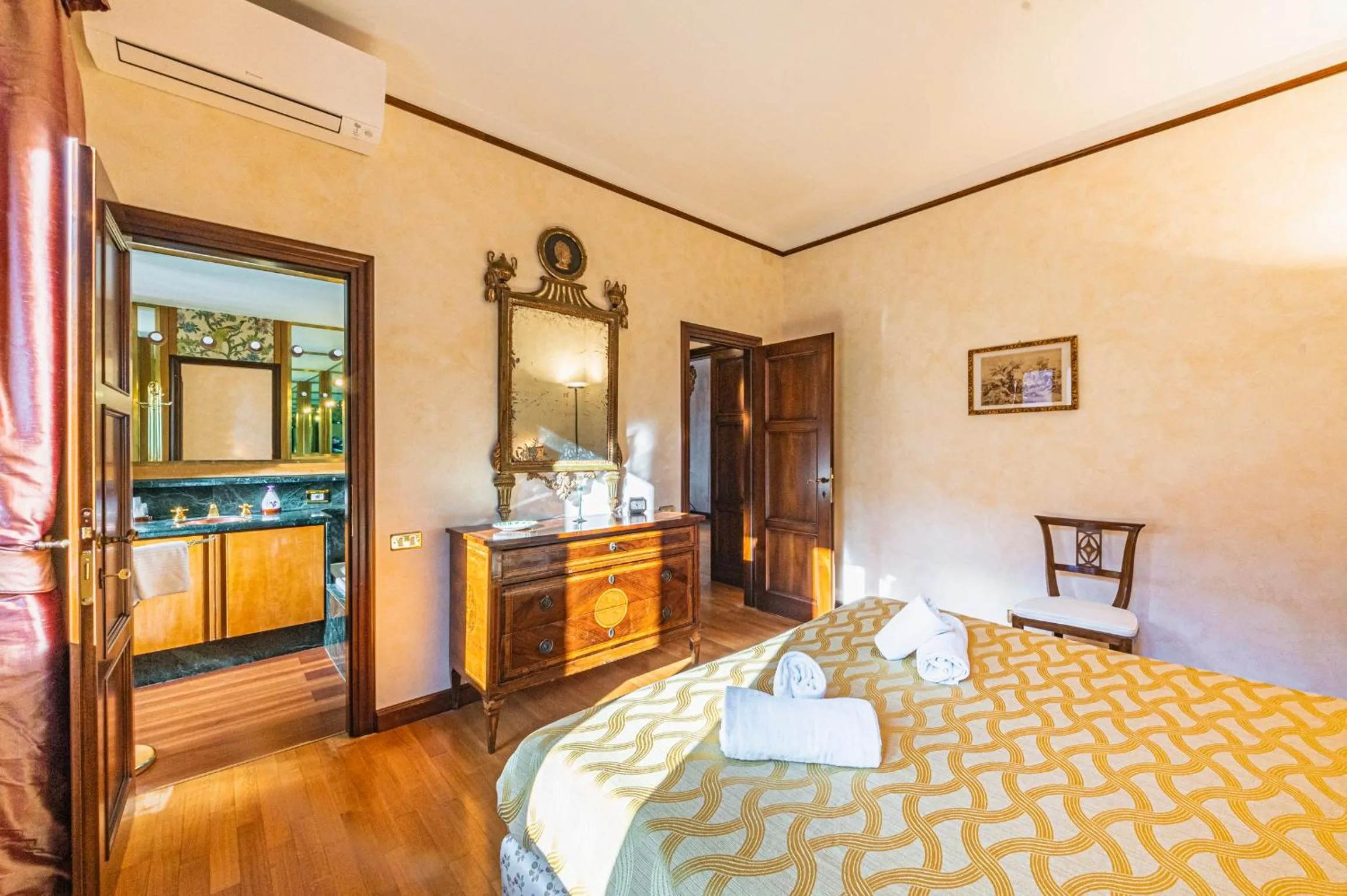 Bedroom, Bed in Ca' Pellegrini Luxury Grand Canal