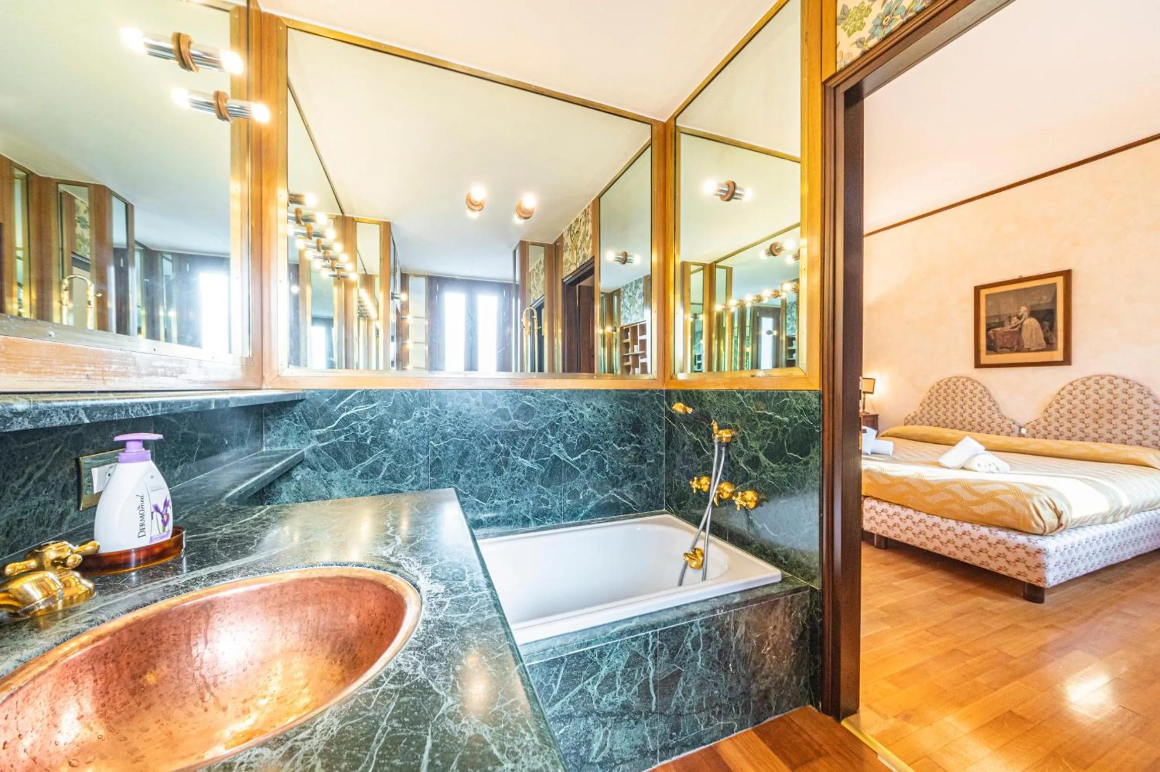 Bathroom, Bed in Ca' Pellegrini Luxury Grand Canal