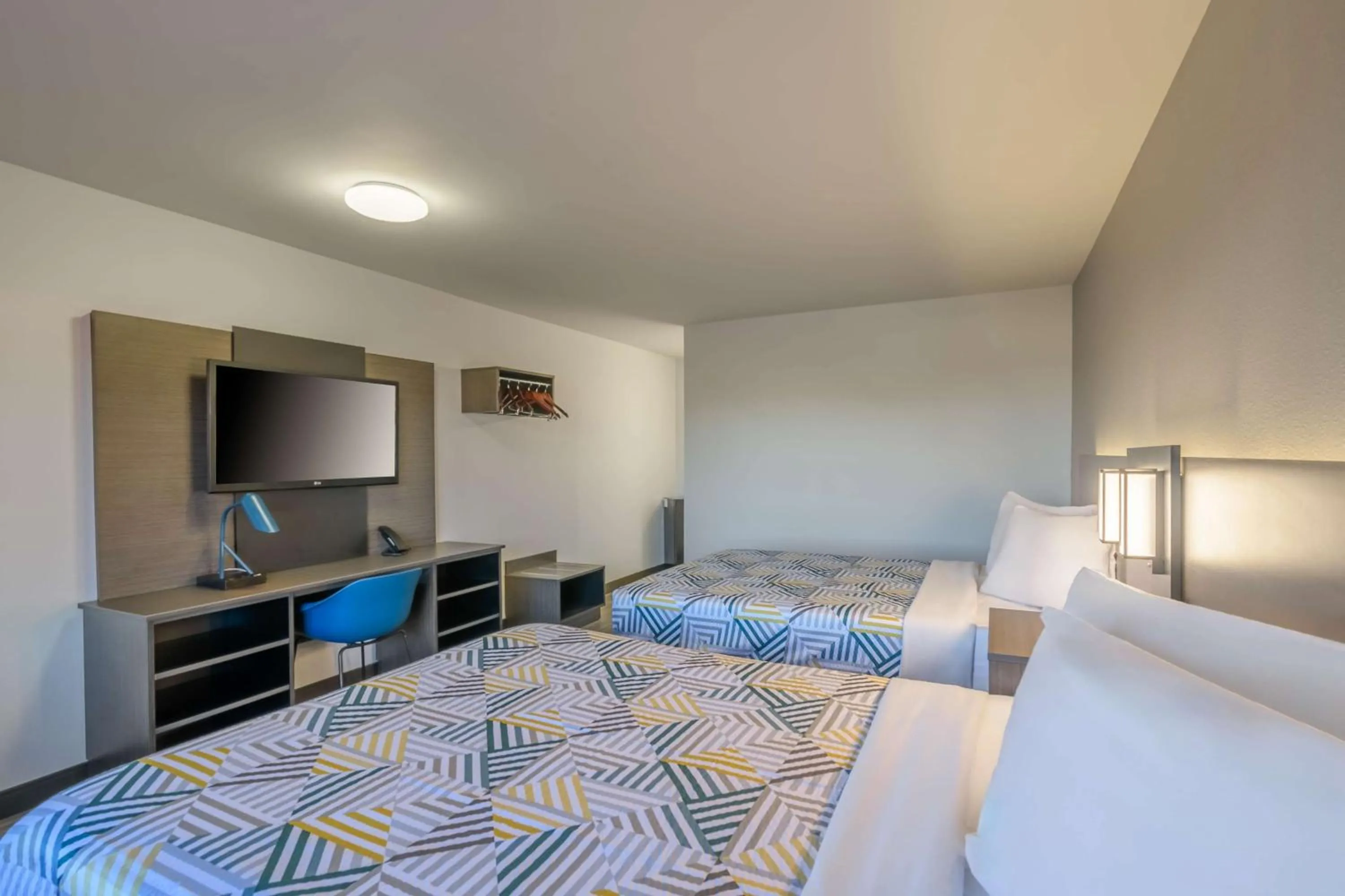 Bedroom, Bed in Motel 6-Commerce, GA