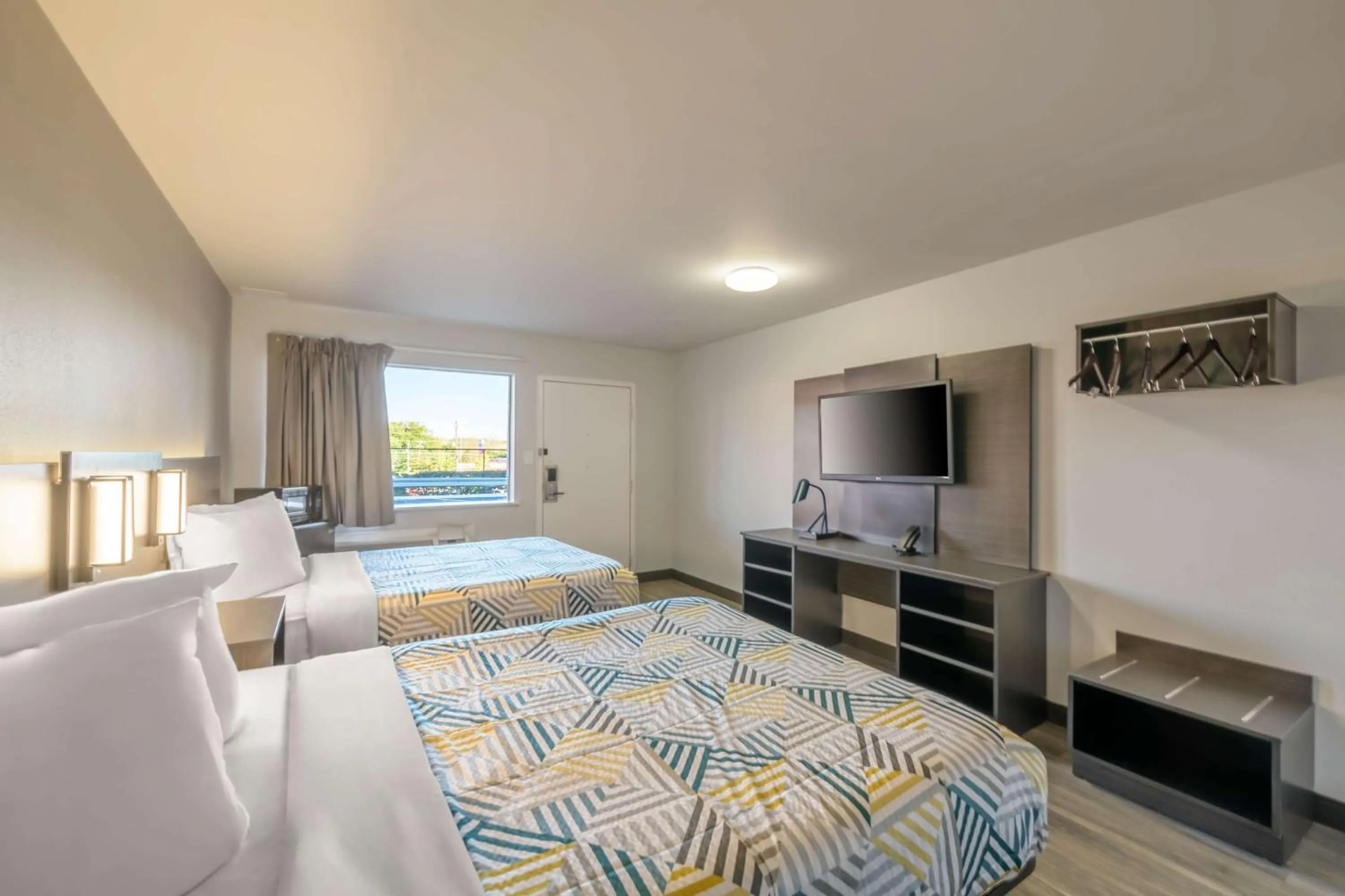 Bedroom, Bed in Motel 6-Commerce, GA