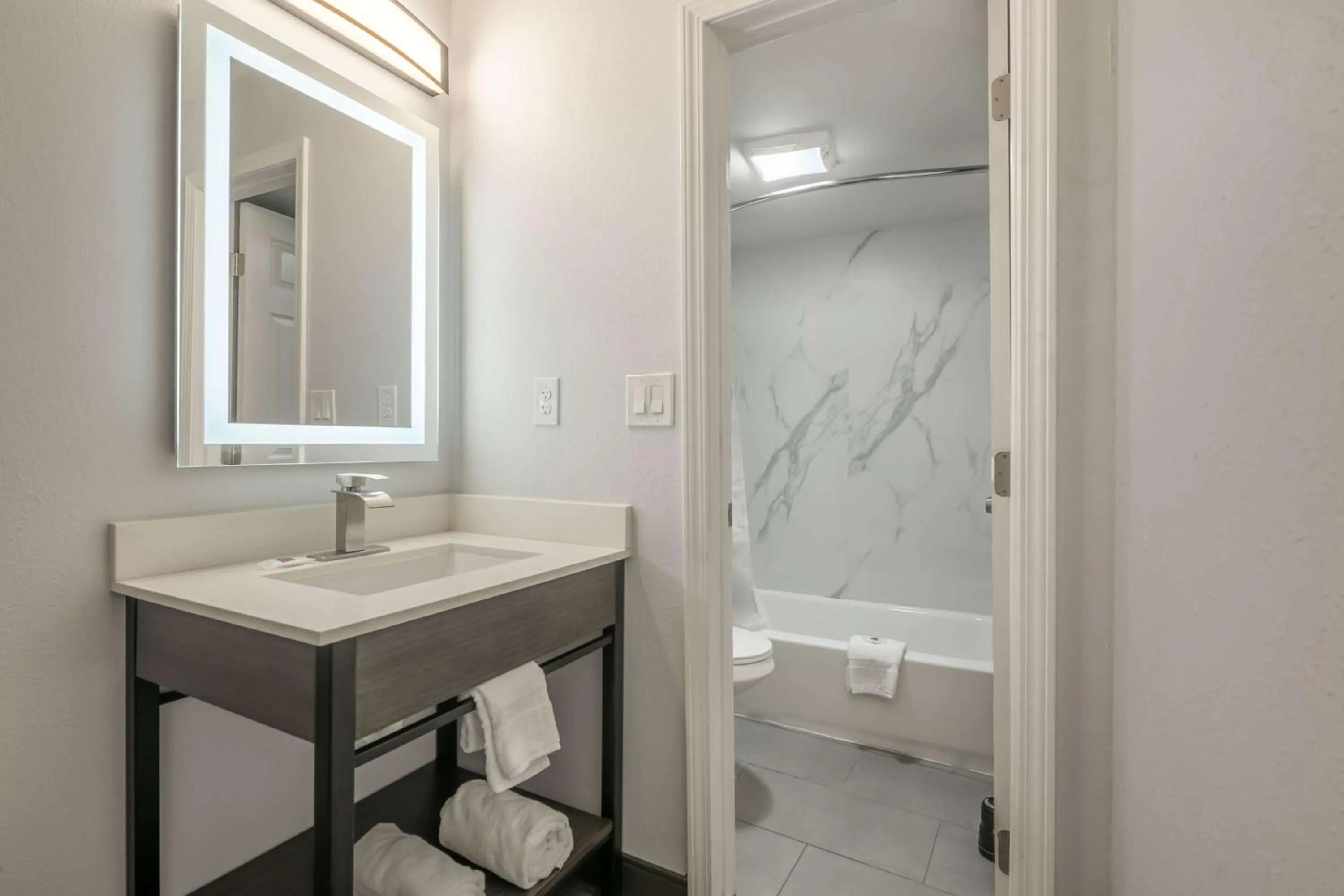 Bathroom in Motel 6-Commerce, GA