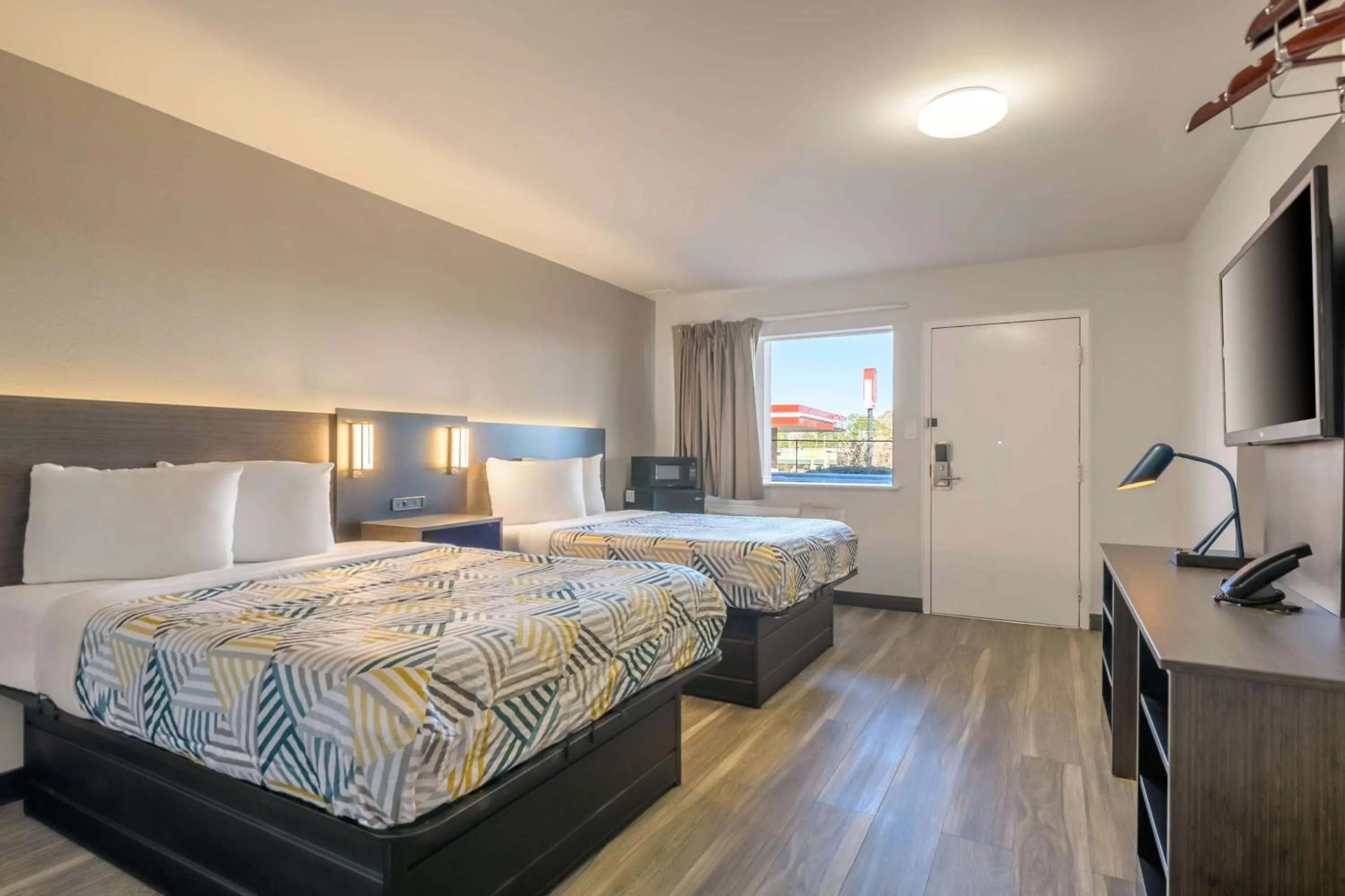 Bedroom, Bed in Motel 6-Commerce, GA