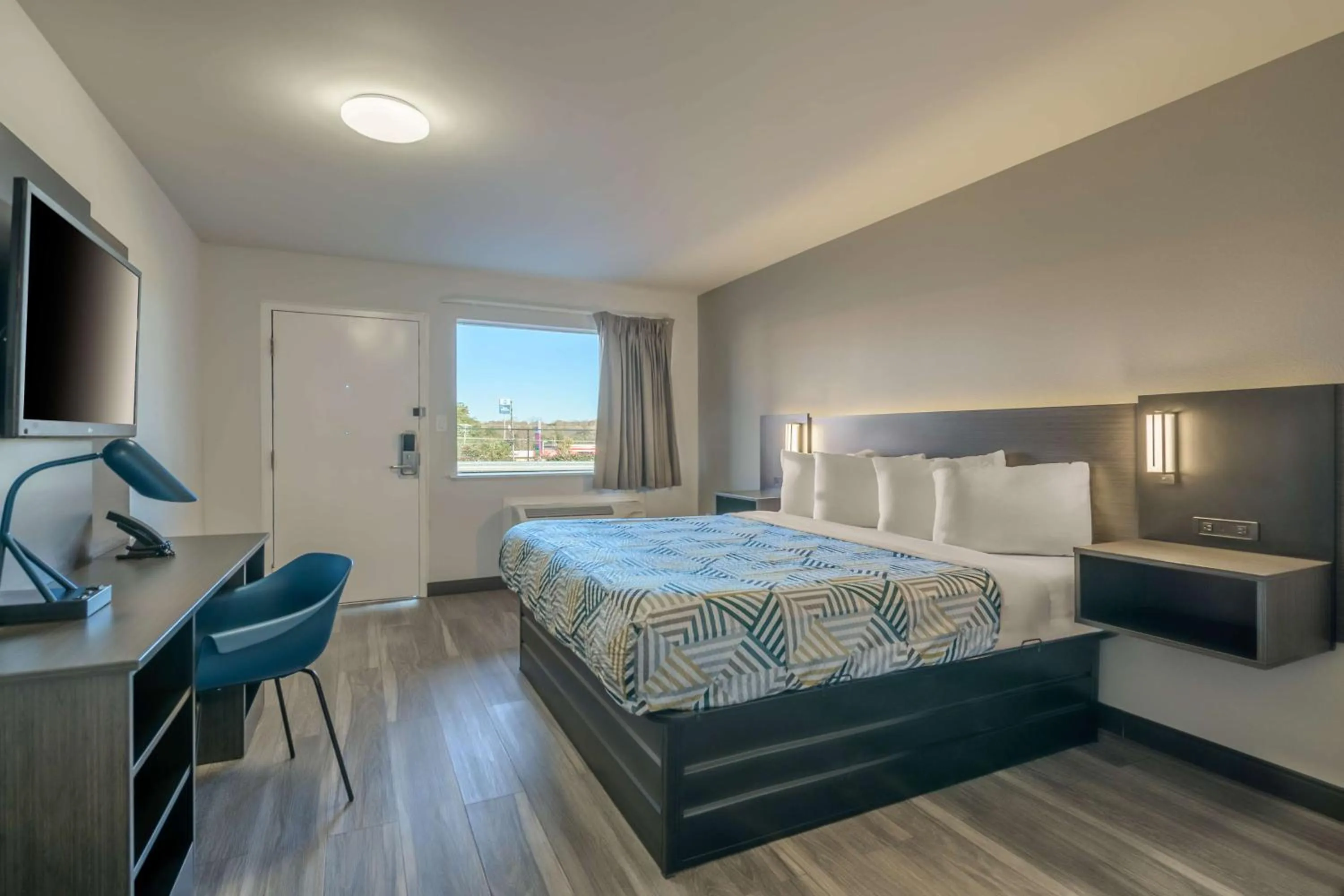 Bedroom, Bed in Motel 6-Commerce, GA