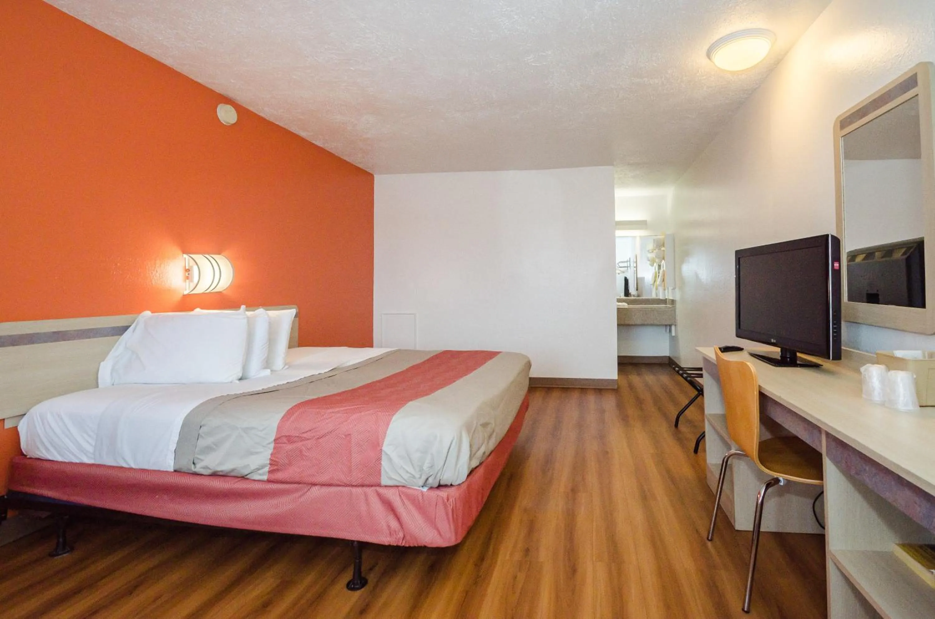 Bedroom, Bed in Motel 6-Commerce, GA