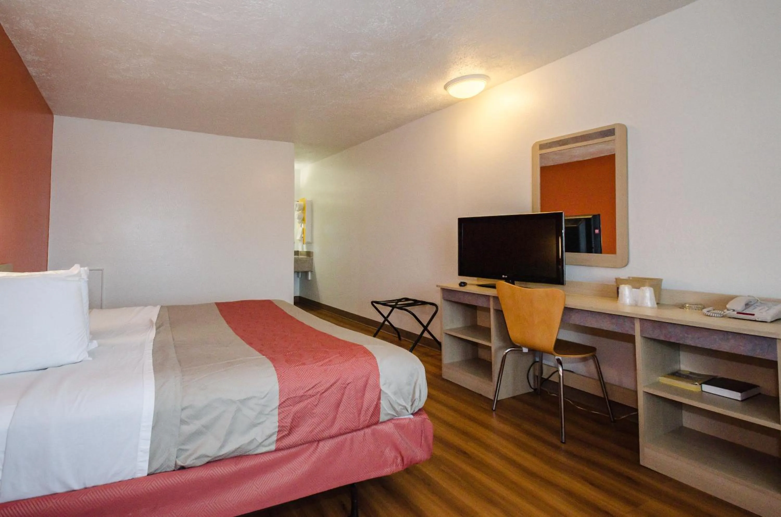 Bedroom, Bed in Motel 6-Commerce, GA