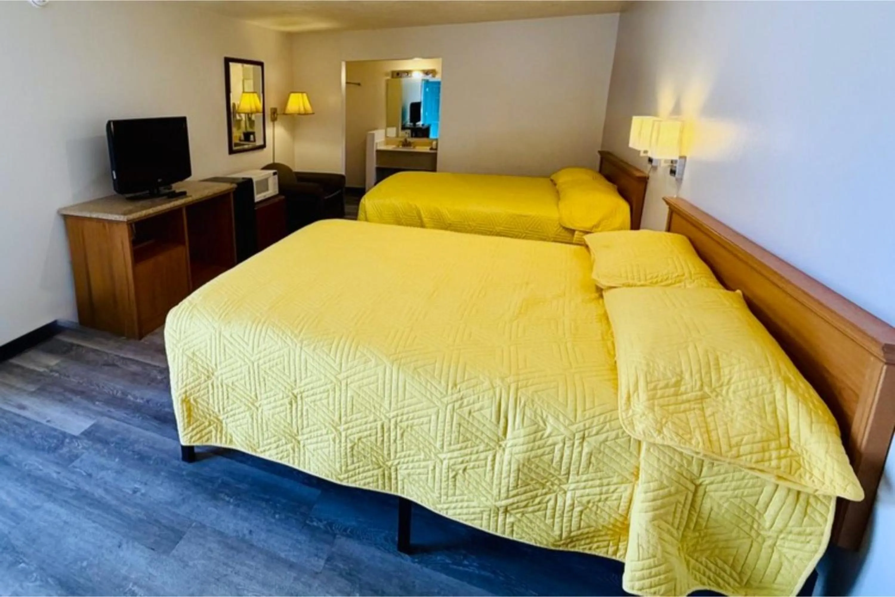 Bedroom, Bed in Beaverton Budget Inn