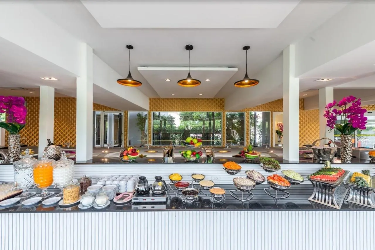 Restaurant/places to eat in Napheera Royal Tel