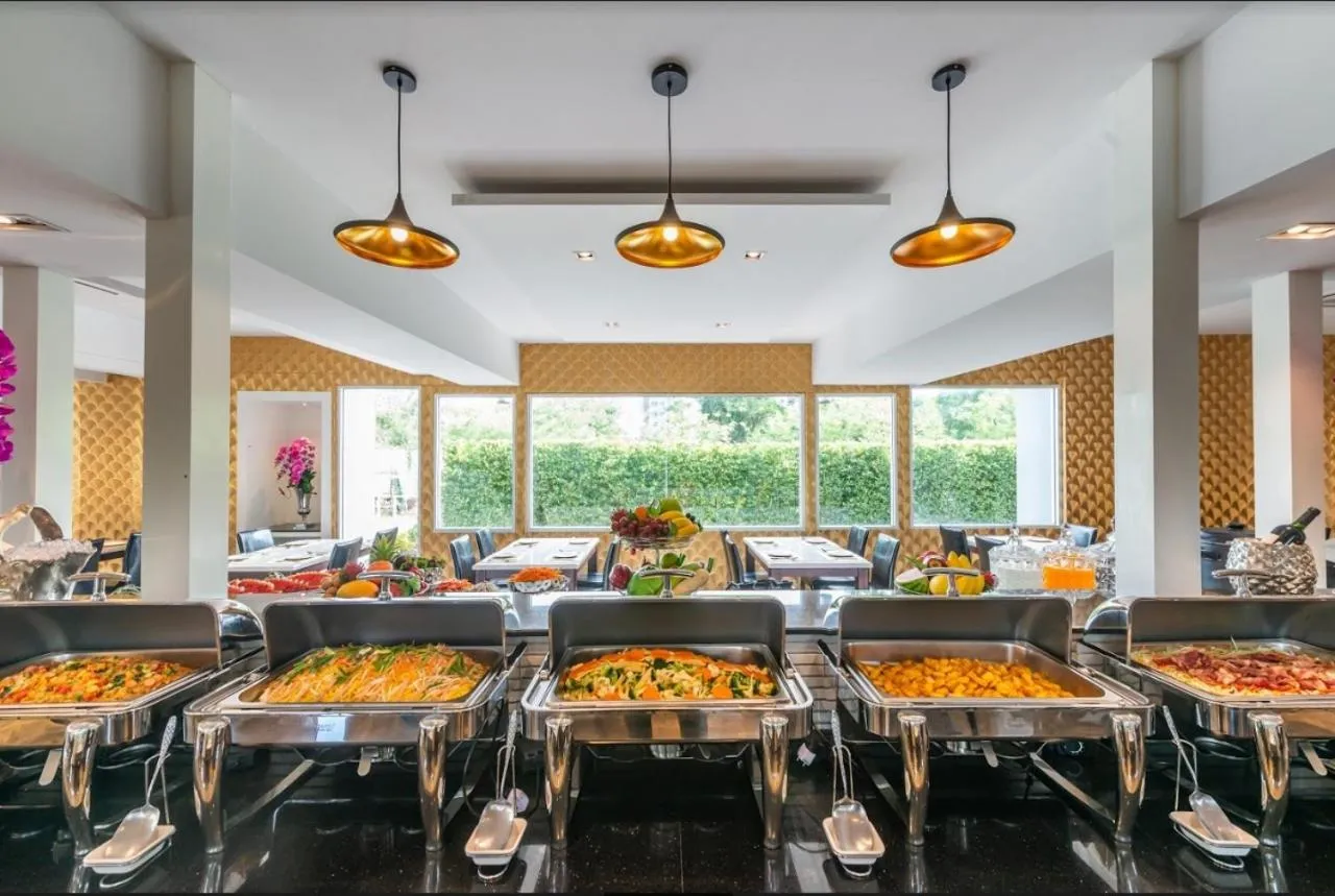 Restaurant/places to eat in Napheera Royal Tel