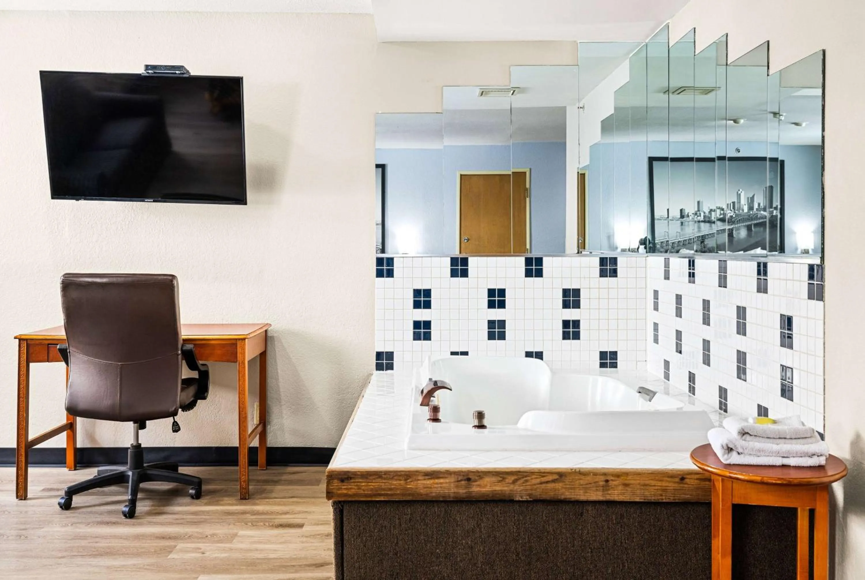 Photo of the whole room in Super 8 by Wyndham Pittsburgh/Monroeville