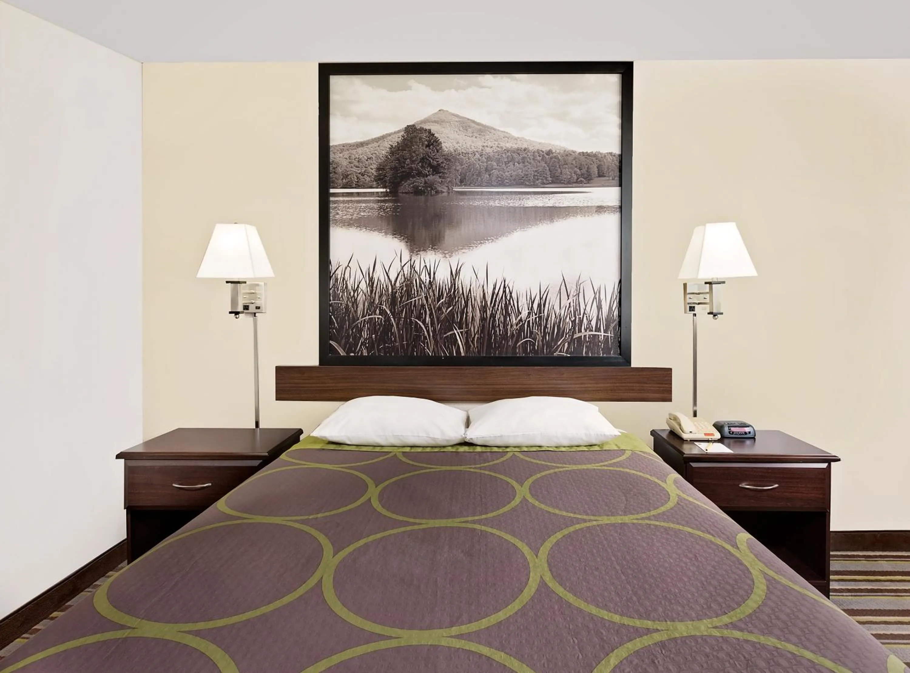 Guests, Bed in Super 8 by Wyndham Waynesboro