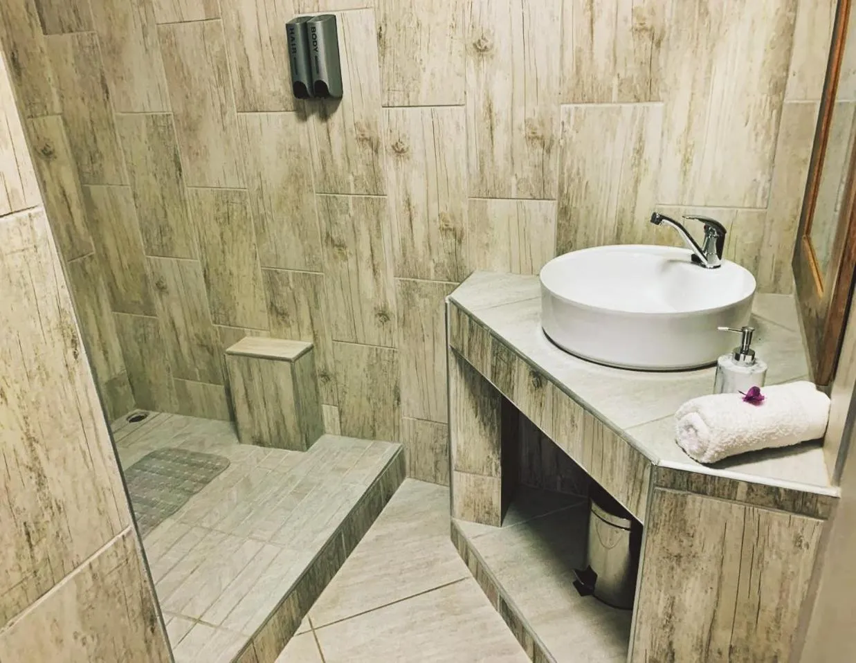 Shower in The Wilds Guest House