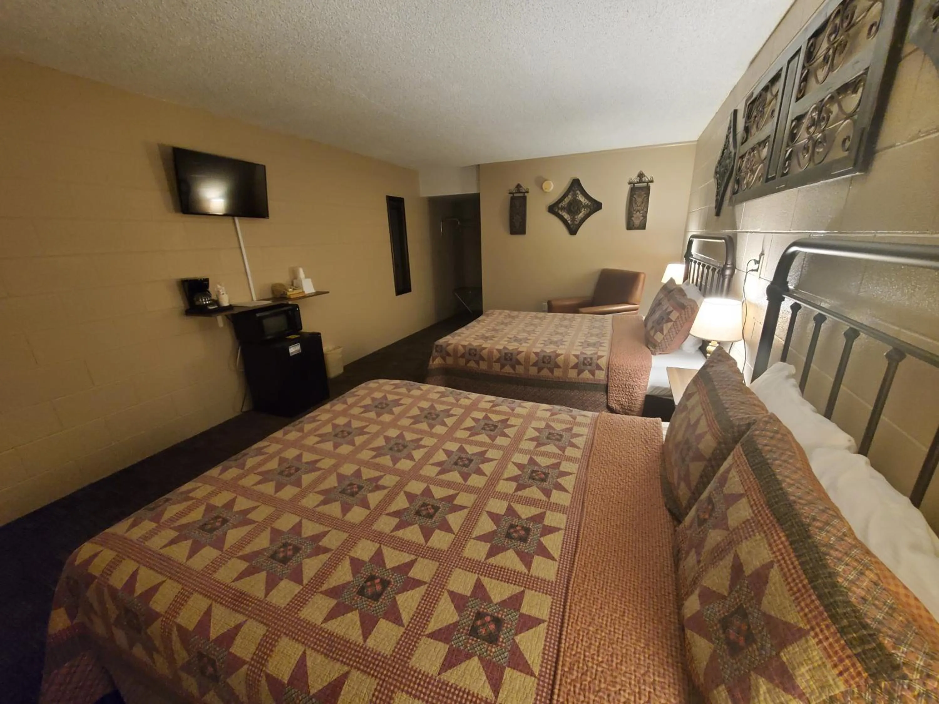 Bed in Kansas Country Inn