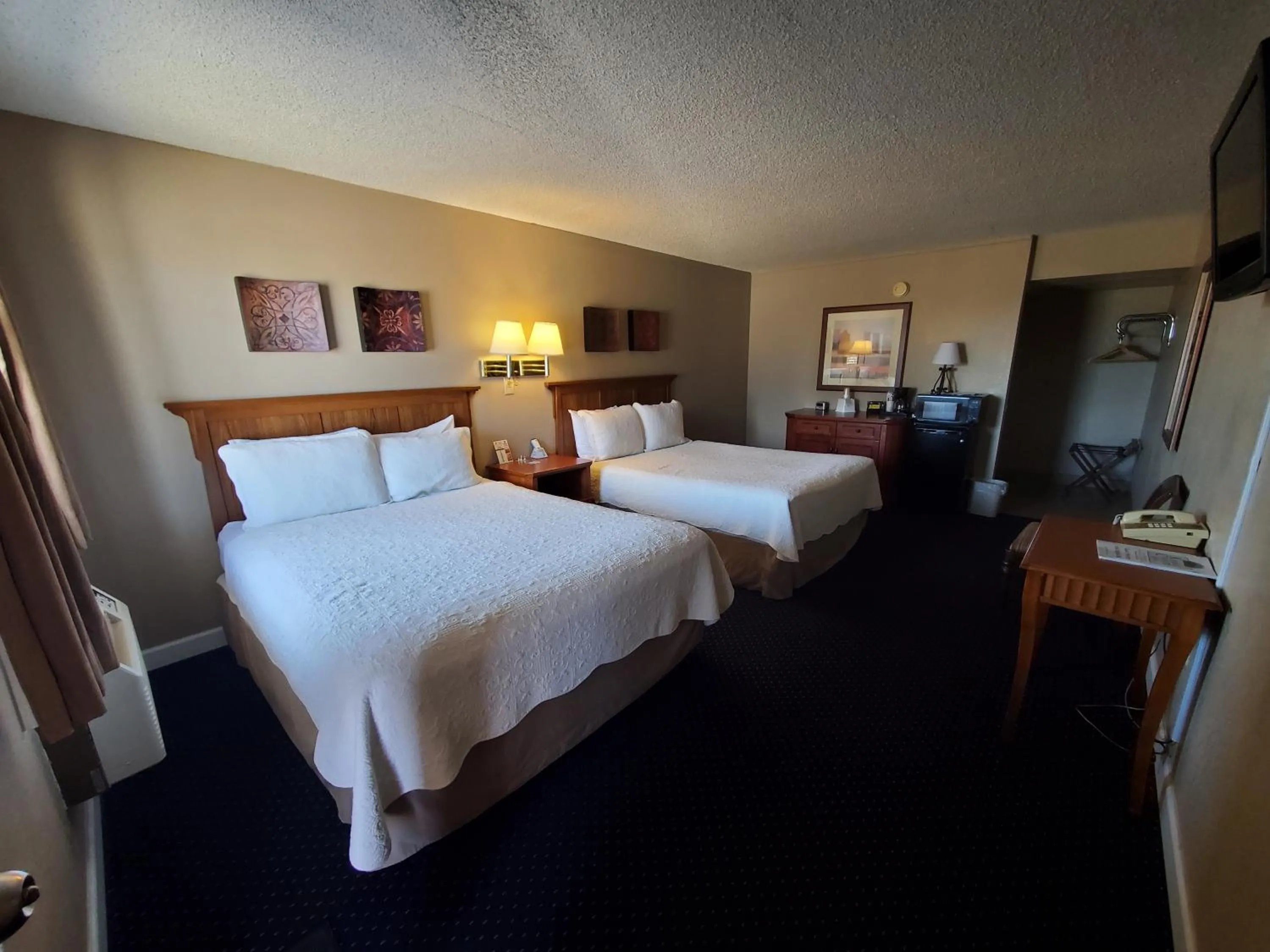 Bed in Kansas Country Inn