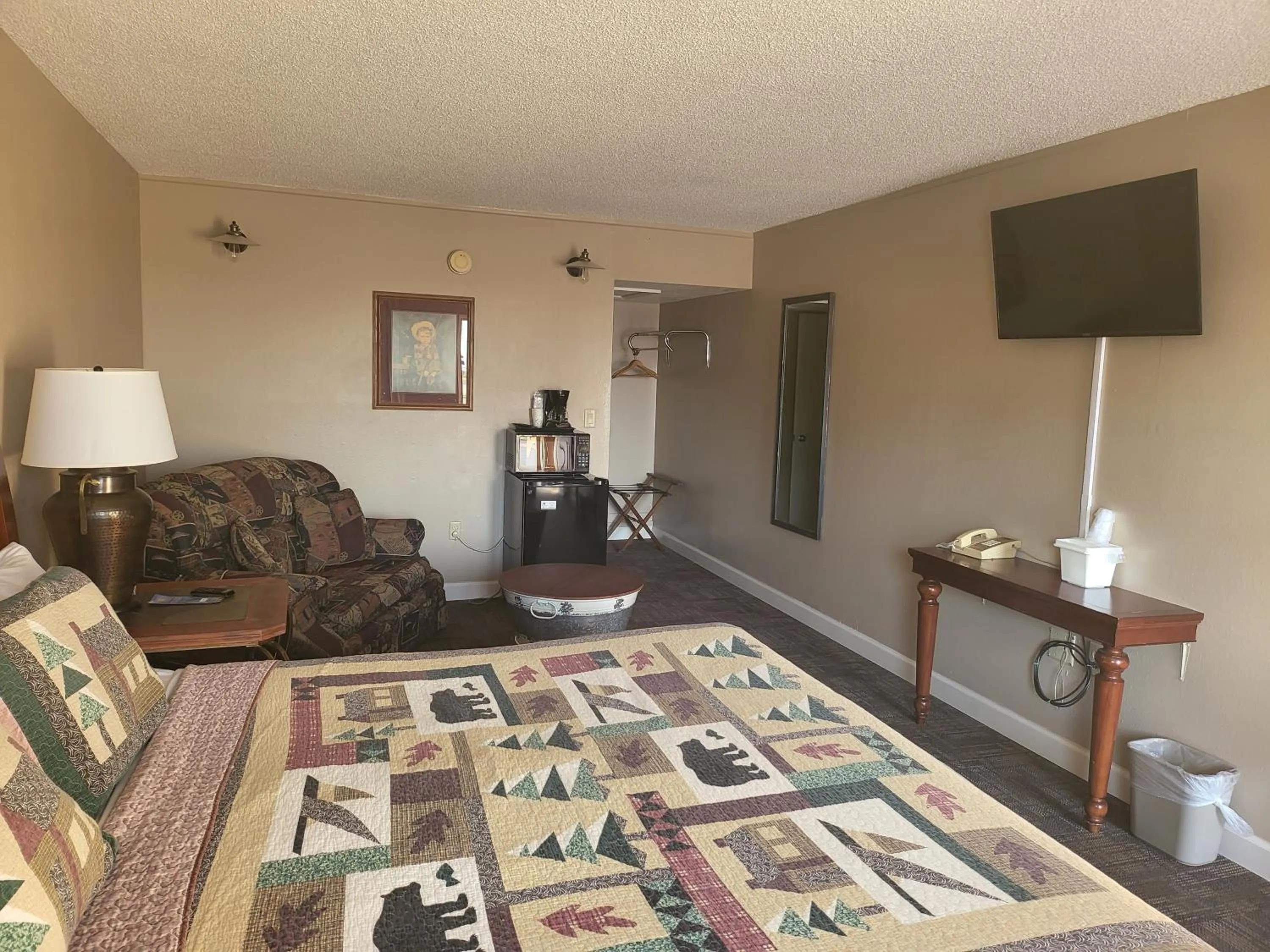 Bed in Kansas Country Inn