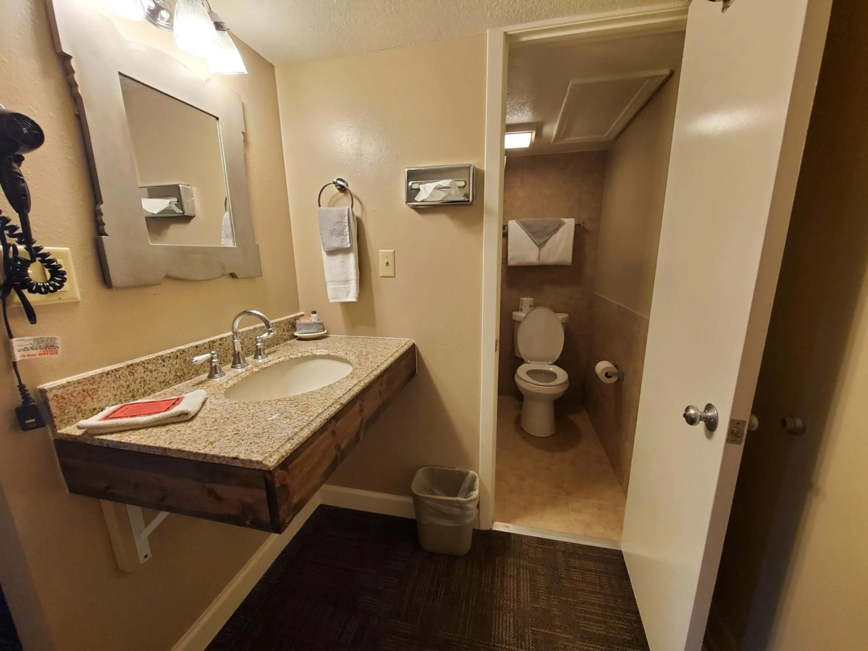 Bathroom in Kansas Country Inn