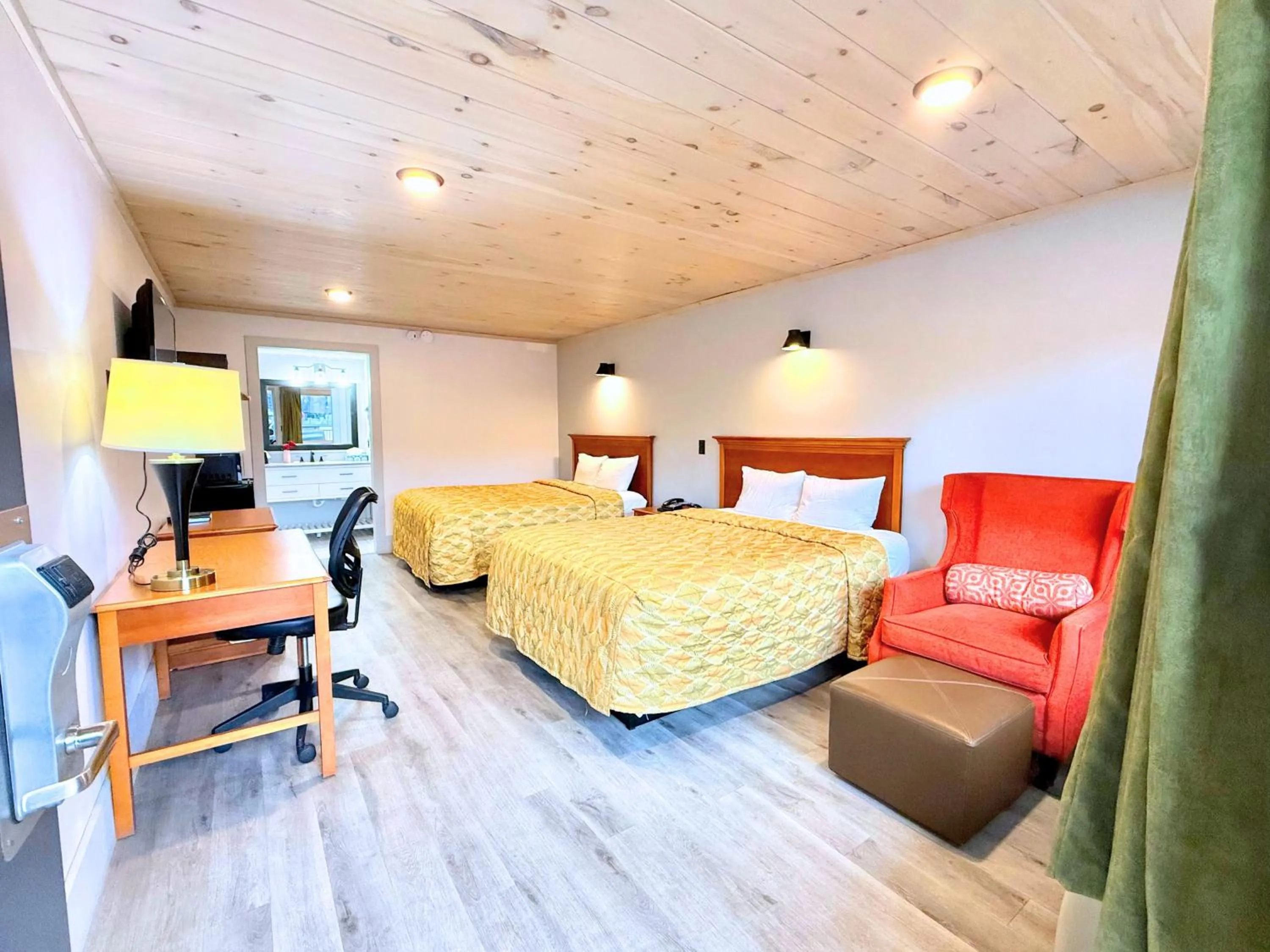 Bed in Tennessee Mountain Lodge