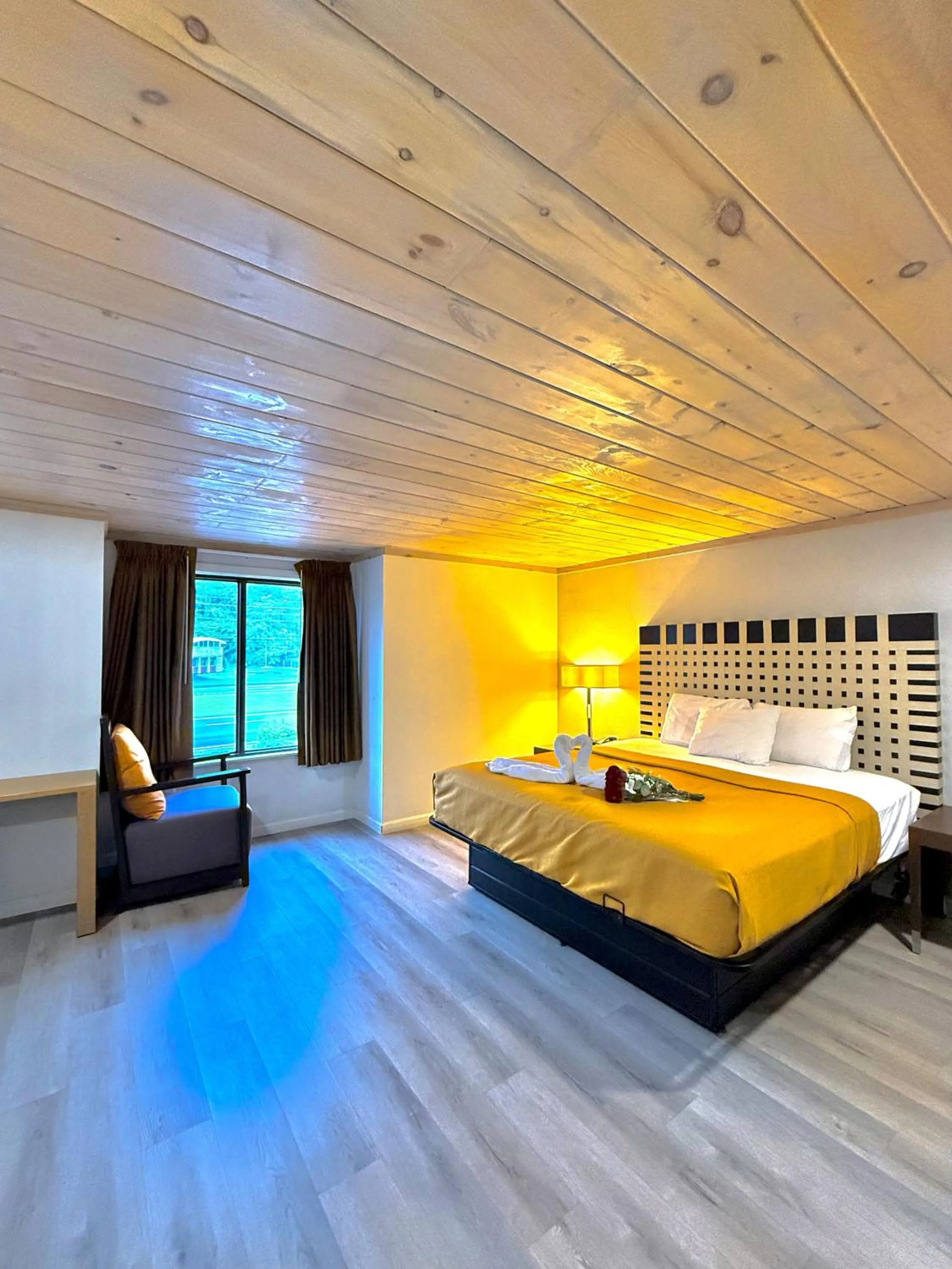 Bed in Tennessee Mountain Lodge