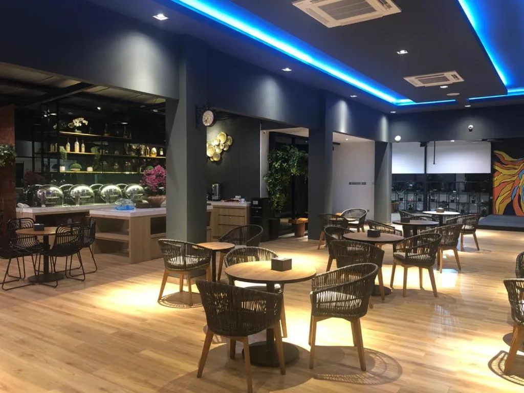 Property building, Restaurant/Places to Eat in Grand Caman hotel