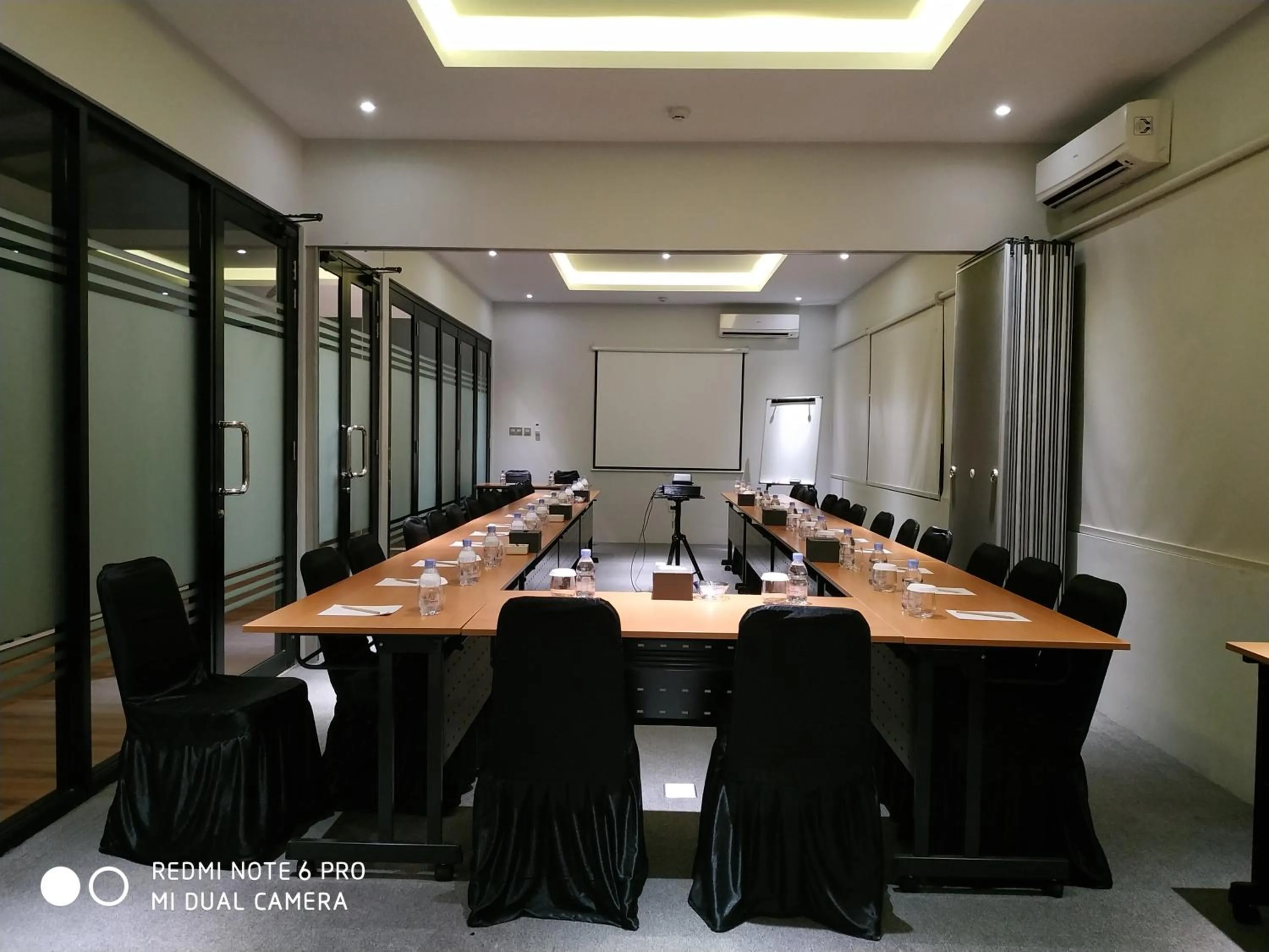 Meeting/conference room in Grand Caman hotel