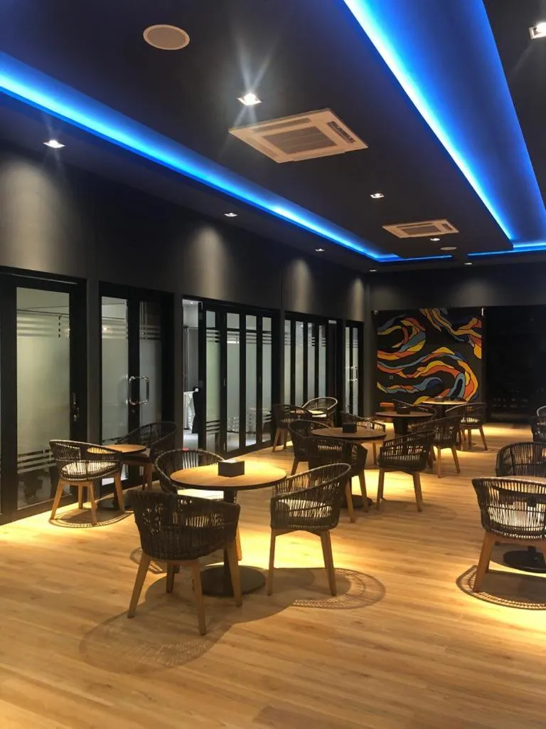 Restaurant/Places to Eat in Grand Caman hotel