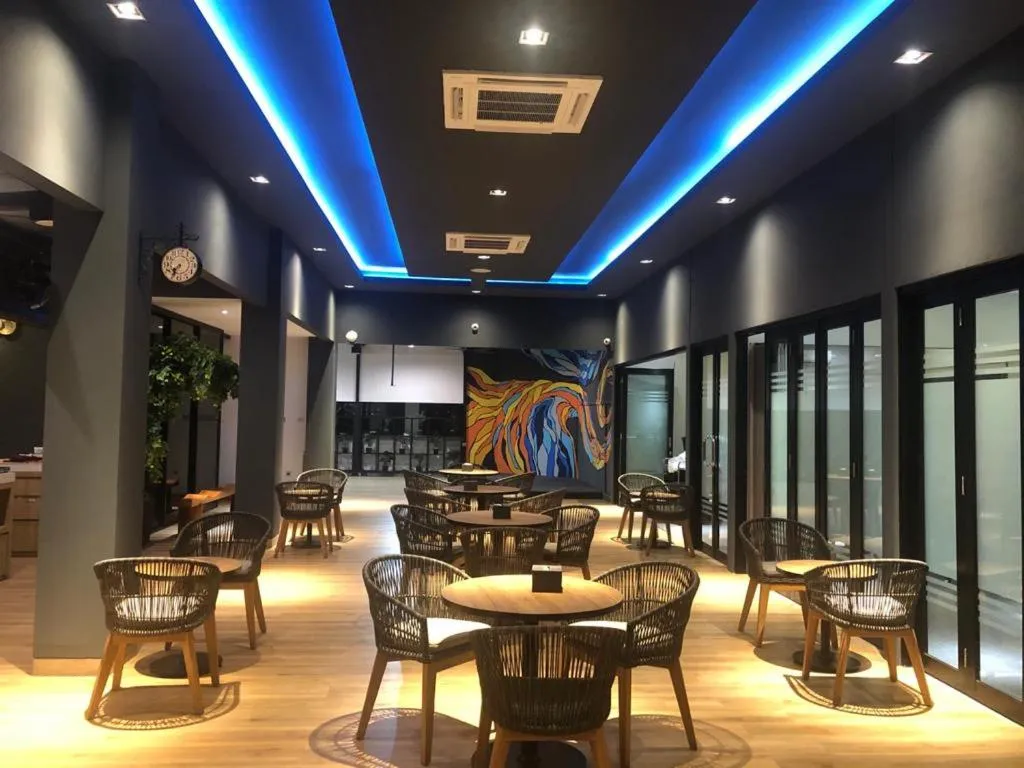 Restaurant/Places to Eat in Grand Caman hotel