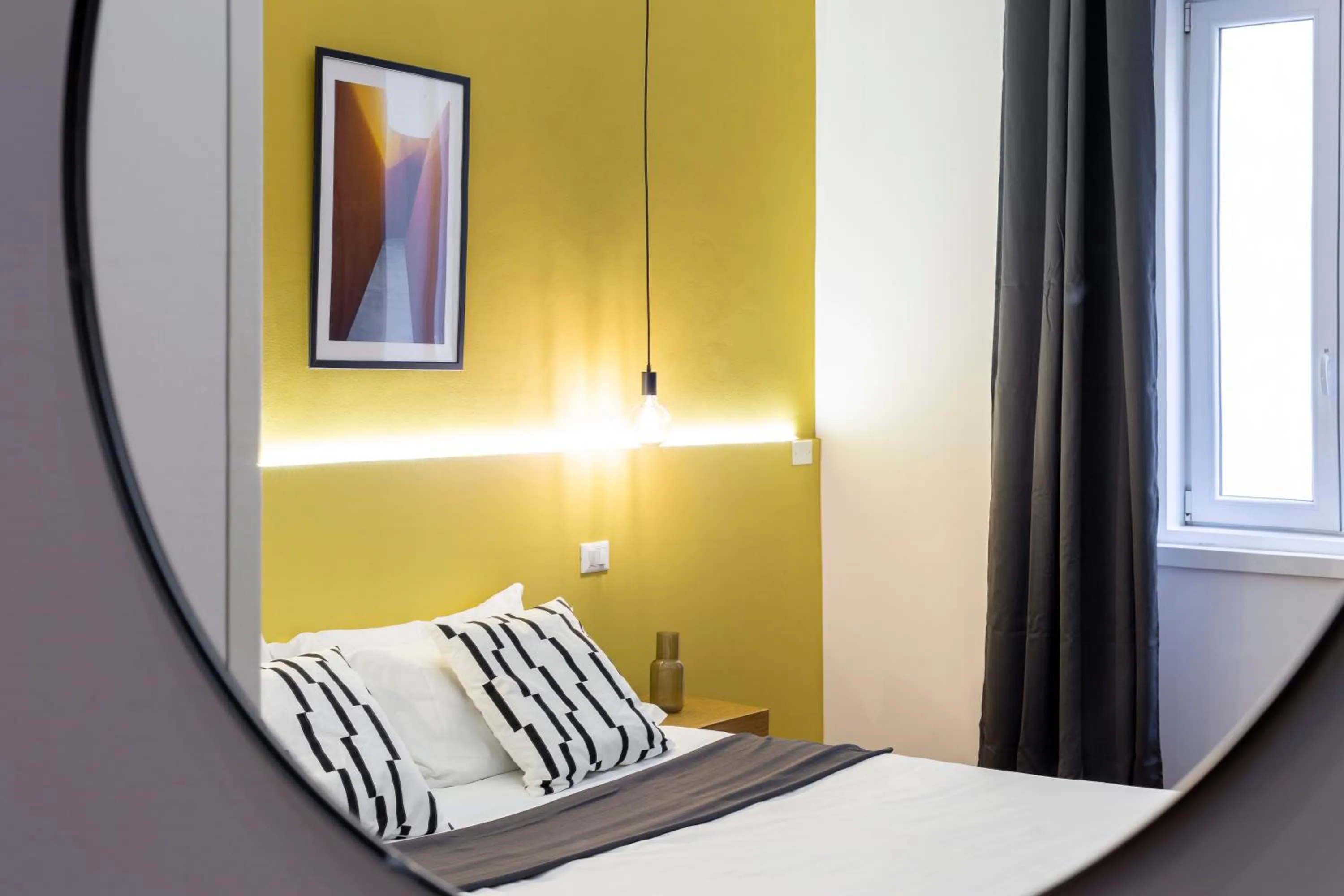 Photo of the whole room, Bed in Elegante appartamento vicino alla stazione - Gold