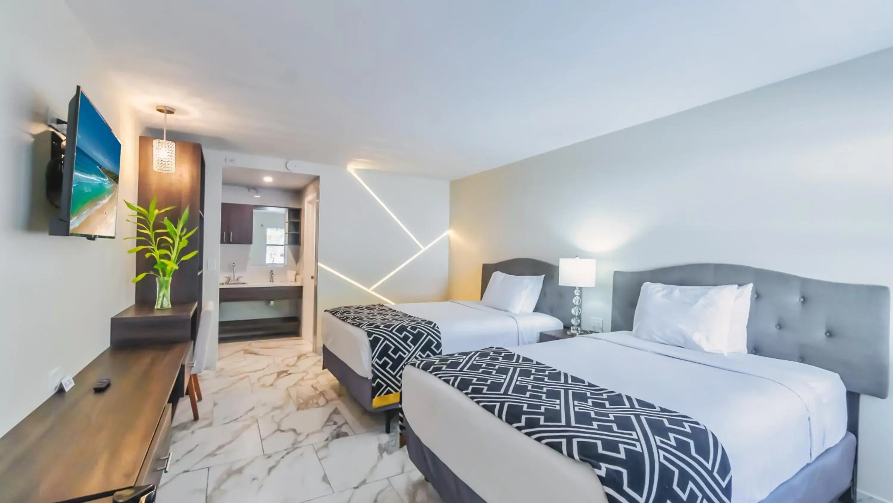 Superior Double Room in Sunshine Inn Superior Double Room in Sunshine Inn